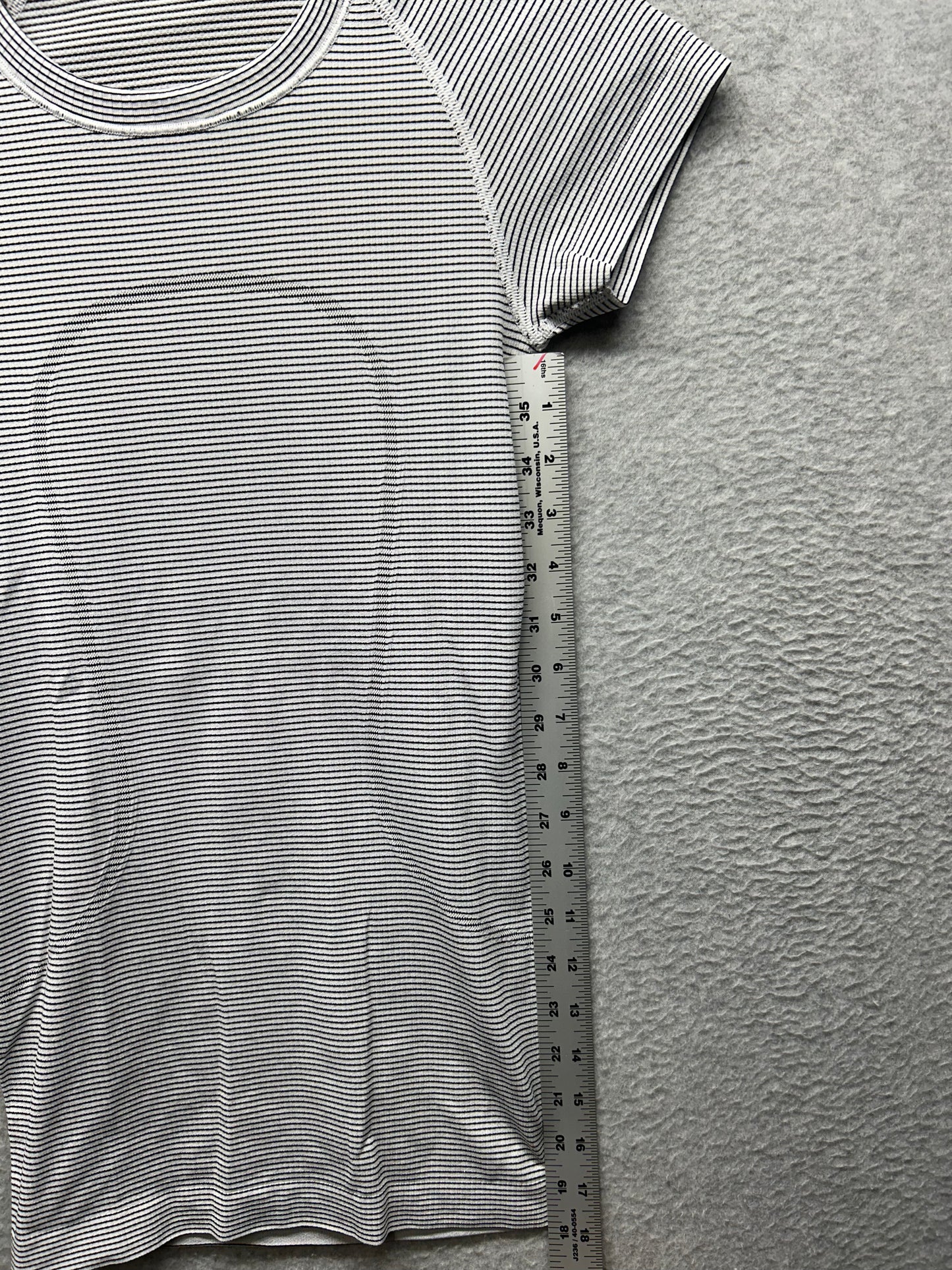 Lululemon Run: Swiftly Tech Short Sleeve Size 2 Stripe White