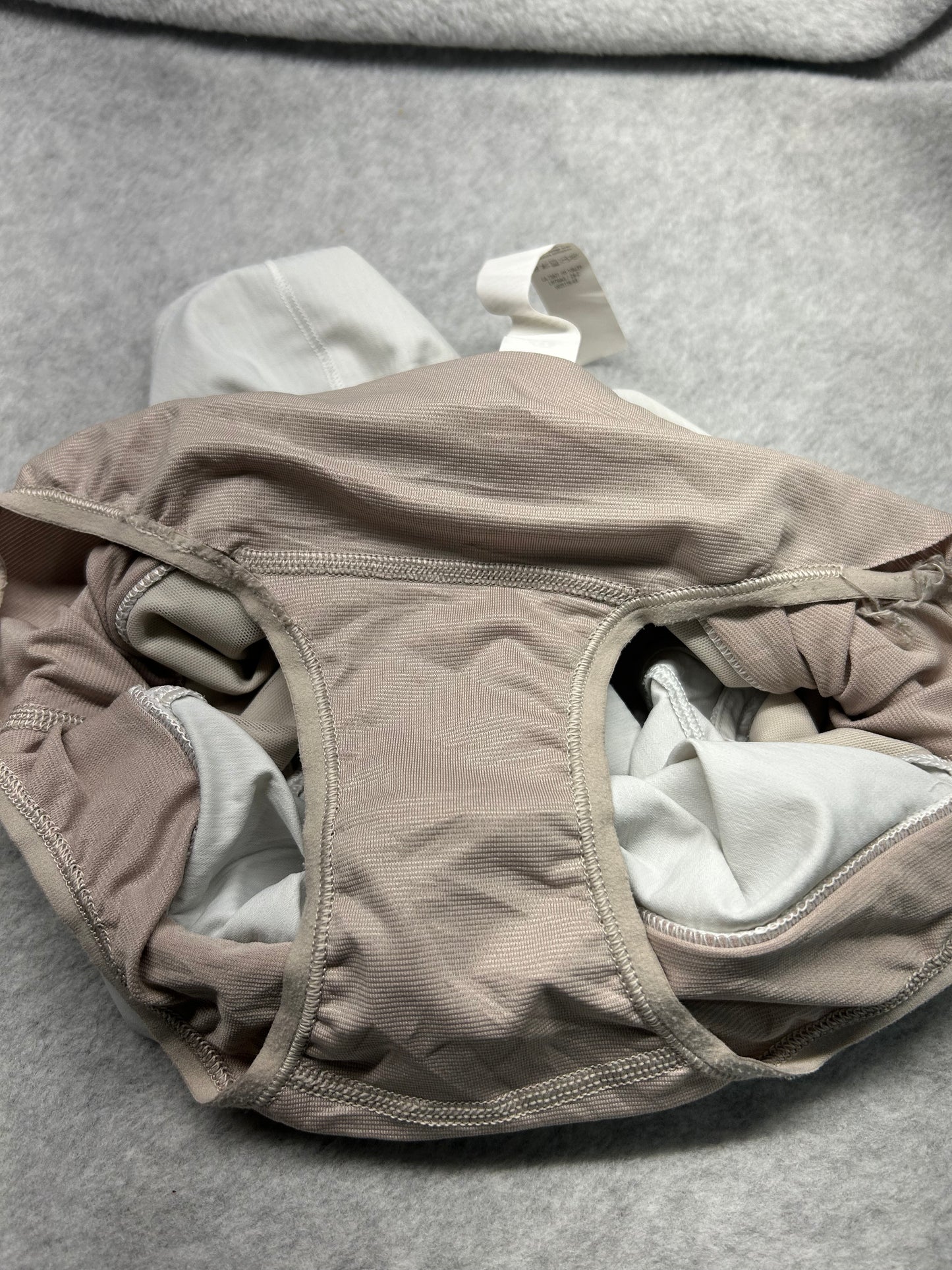 Lululemon Speed Up Short High-Rise 2.5" Size 0 White