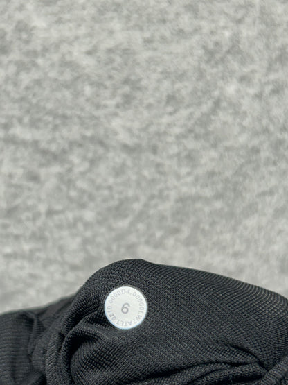 Lululemon Hotty Hot Short II Long 4" Size 6 Incognito Camo Multi Grey / Black