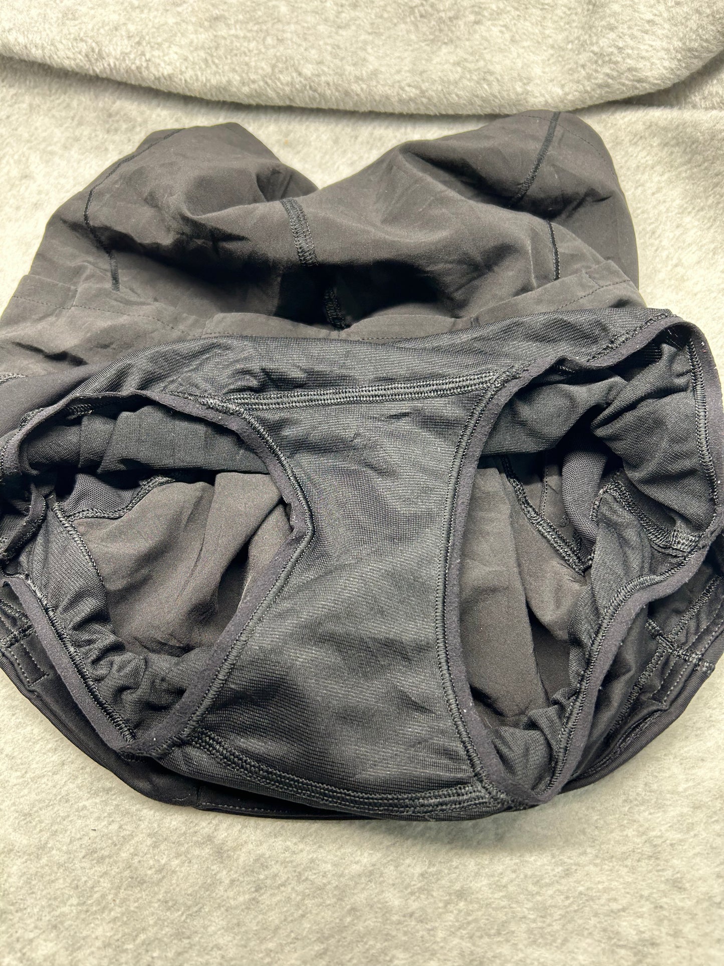 Lululemon Speed Up Short 2.5" Size 2 Black