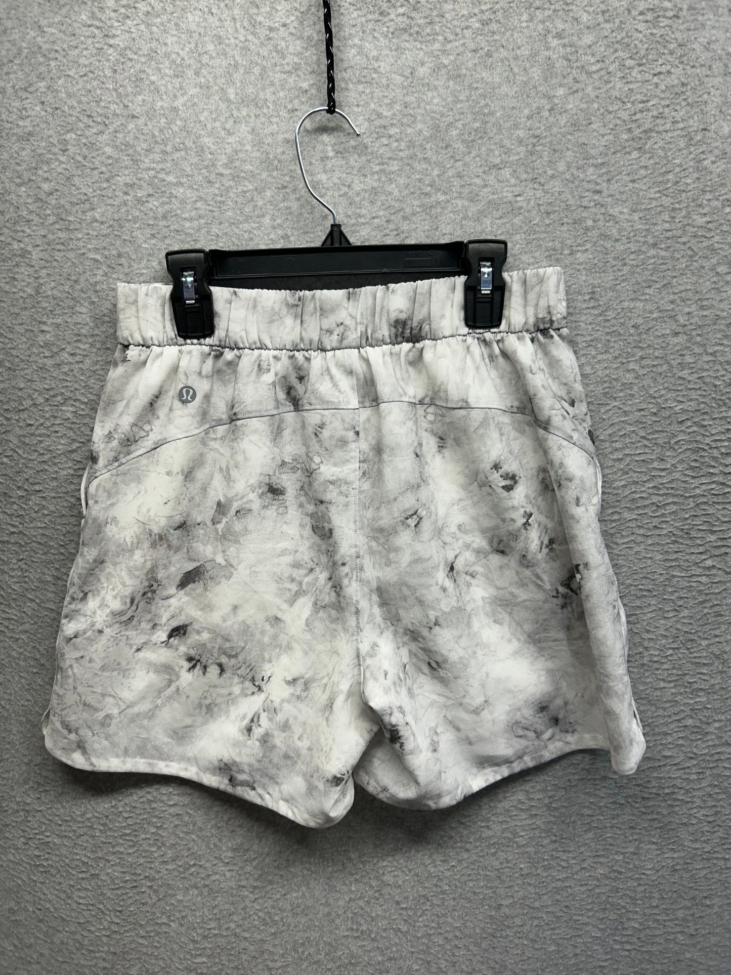 Lululemon Flat-Front Relaxed Short 4.5" Size 4 Aquila Rhino Grey Multi