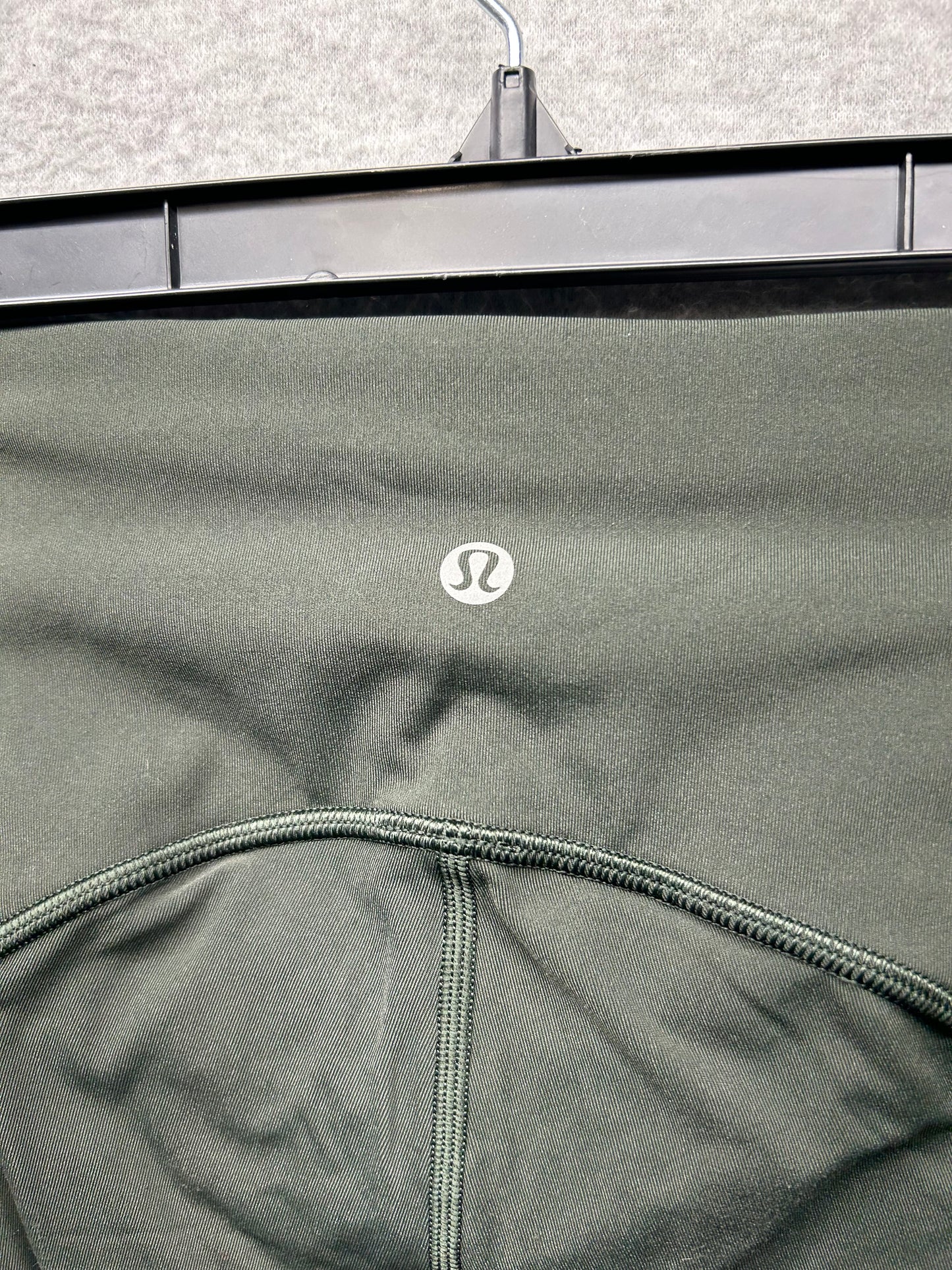 Lululemon Breezy Dot Crop 18" Size 6 Evergreen