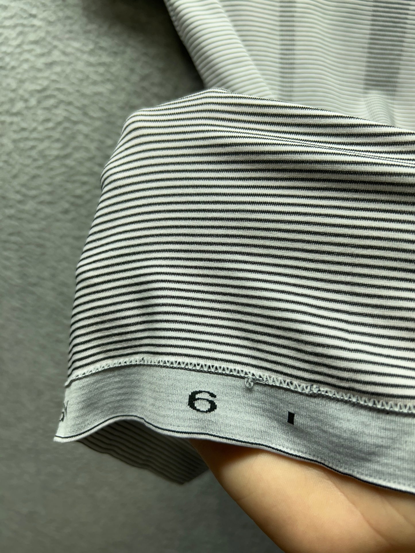 Lululemon Swiftly Tech Short Sleeve 2.0 Tempo Stripe Size 6 White / Black