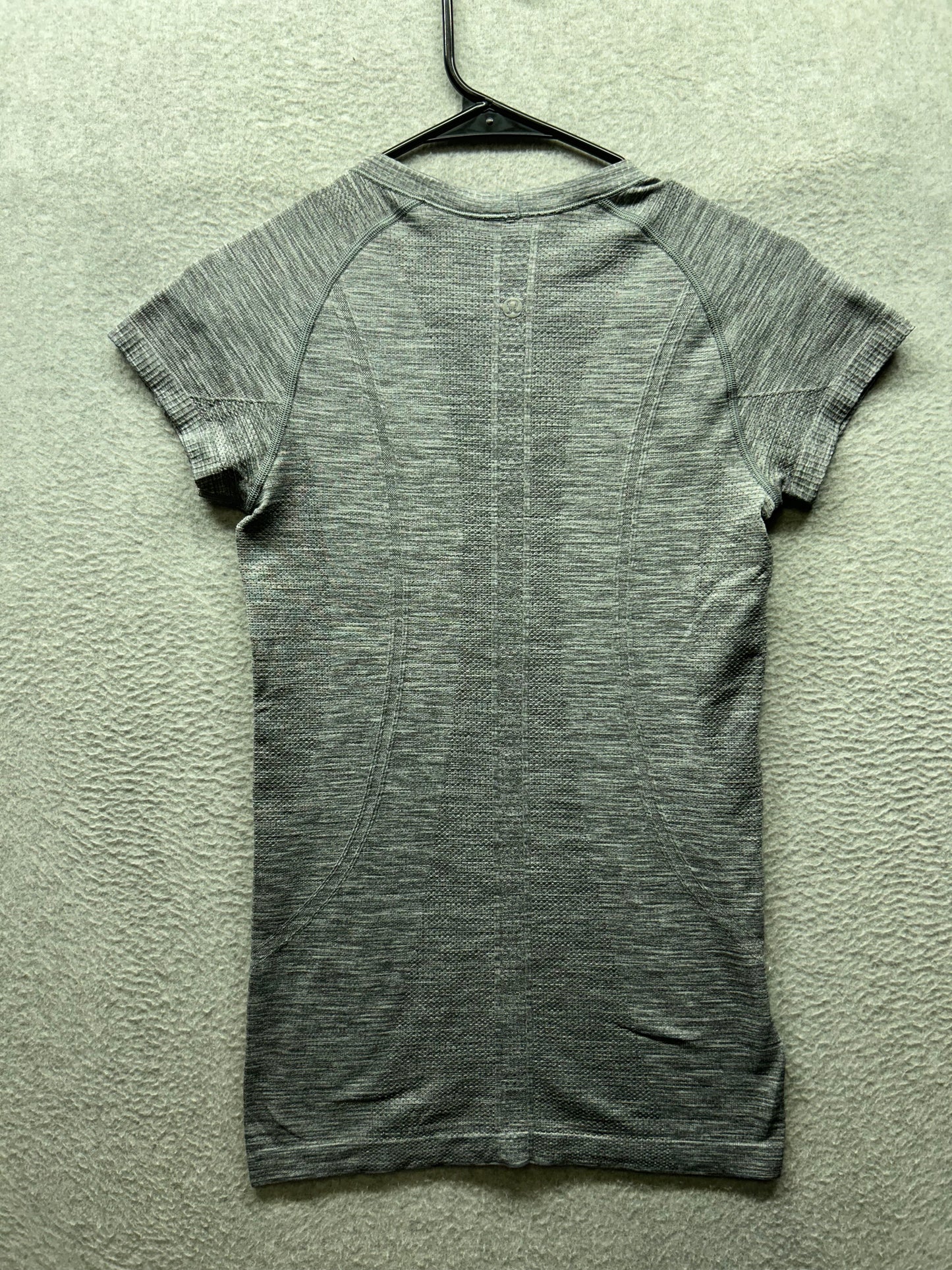 Lululemon Swiftly Tech Short Sleeve Crew Size 6 Heathered Slate