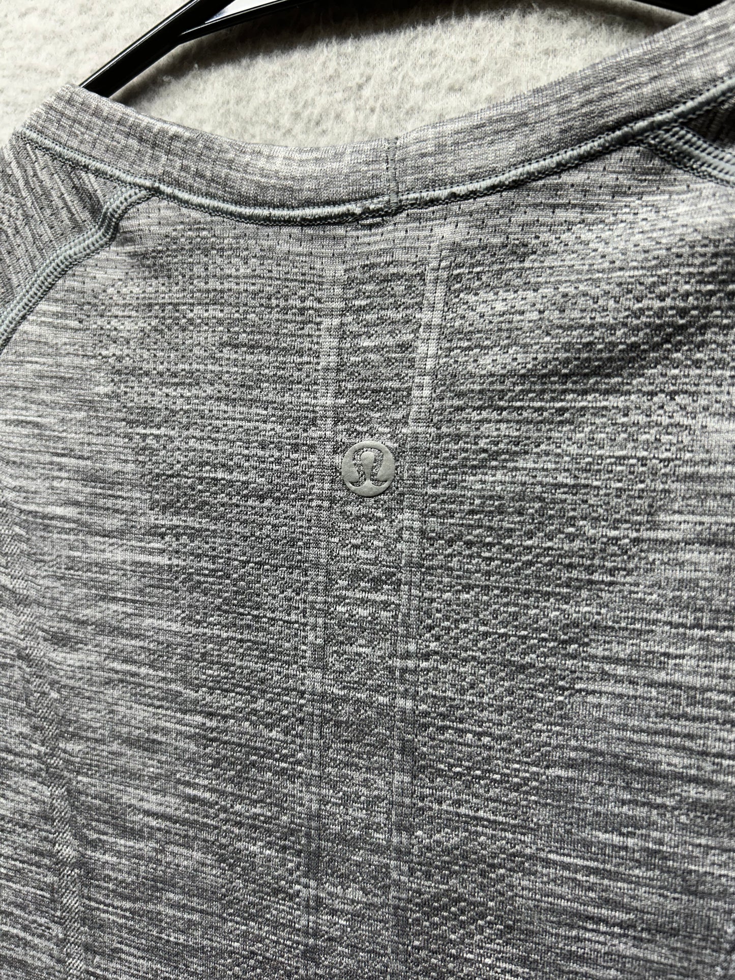 Lululemon Swiftly Tech Short Sleeve Crew Size 6 Heathered Slate