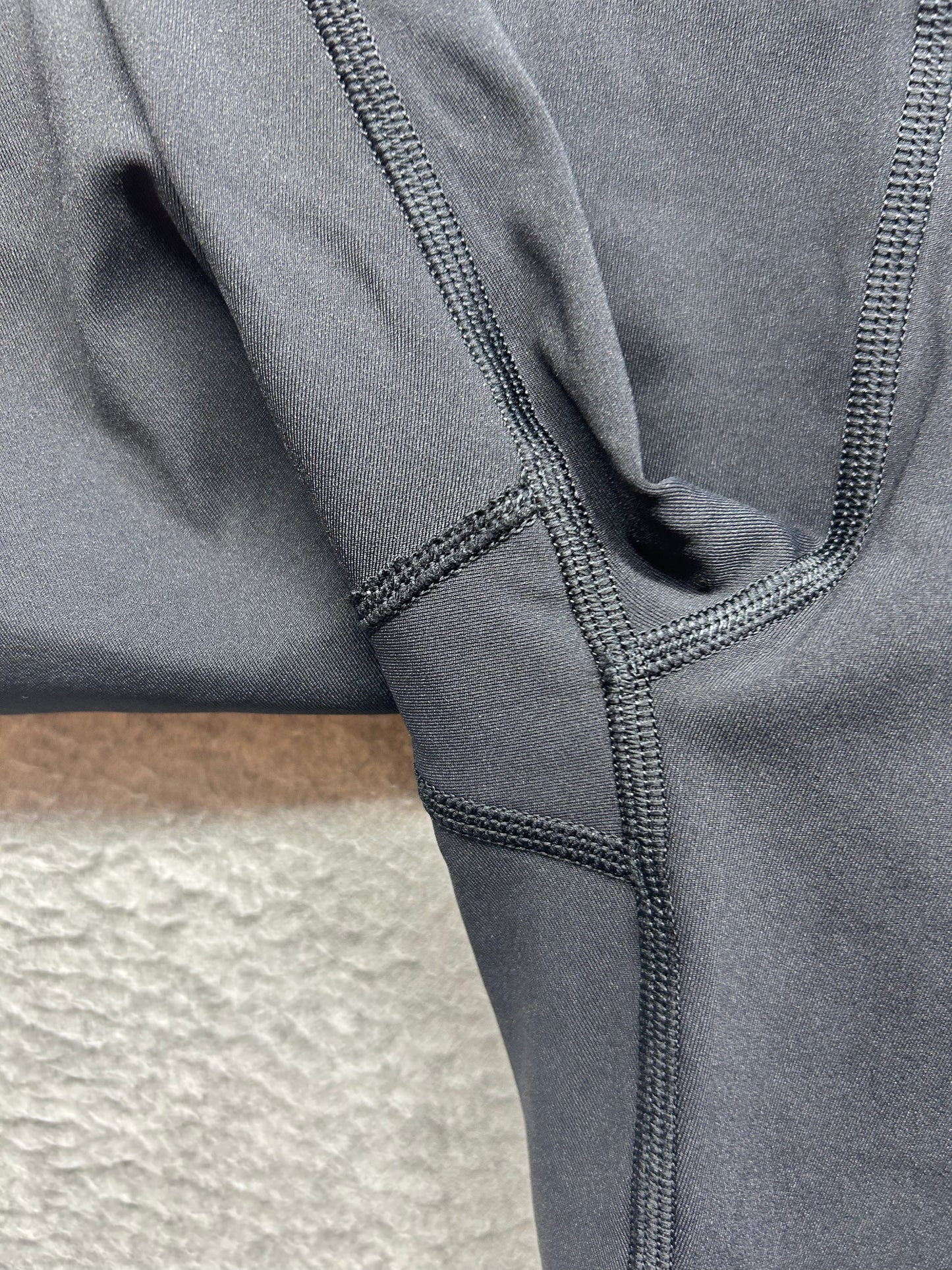 Lululemon Train Times Crop 17" Size 6 Black