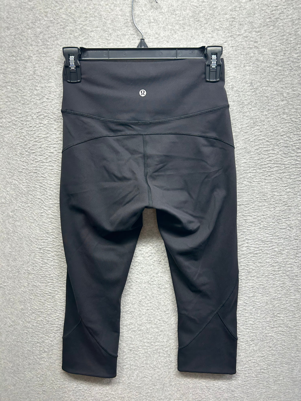 Lululemon In Movement Crop Everlux 19" Size 6 Black