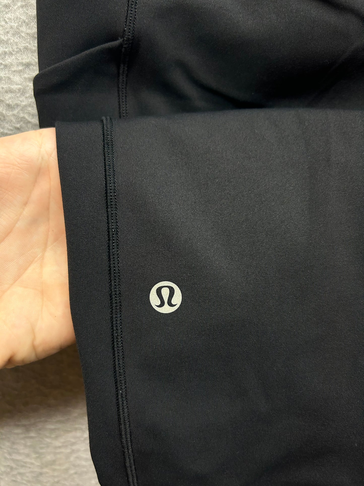 Lululemon Speed Up Crop 21" Size 6 Black