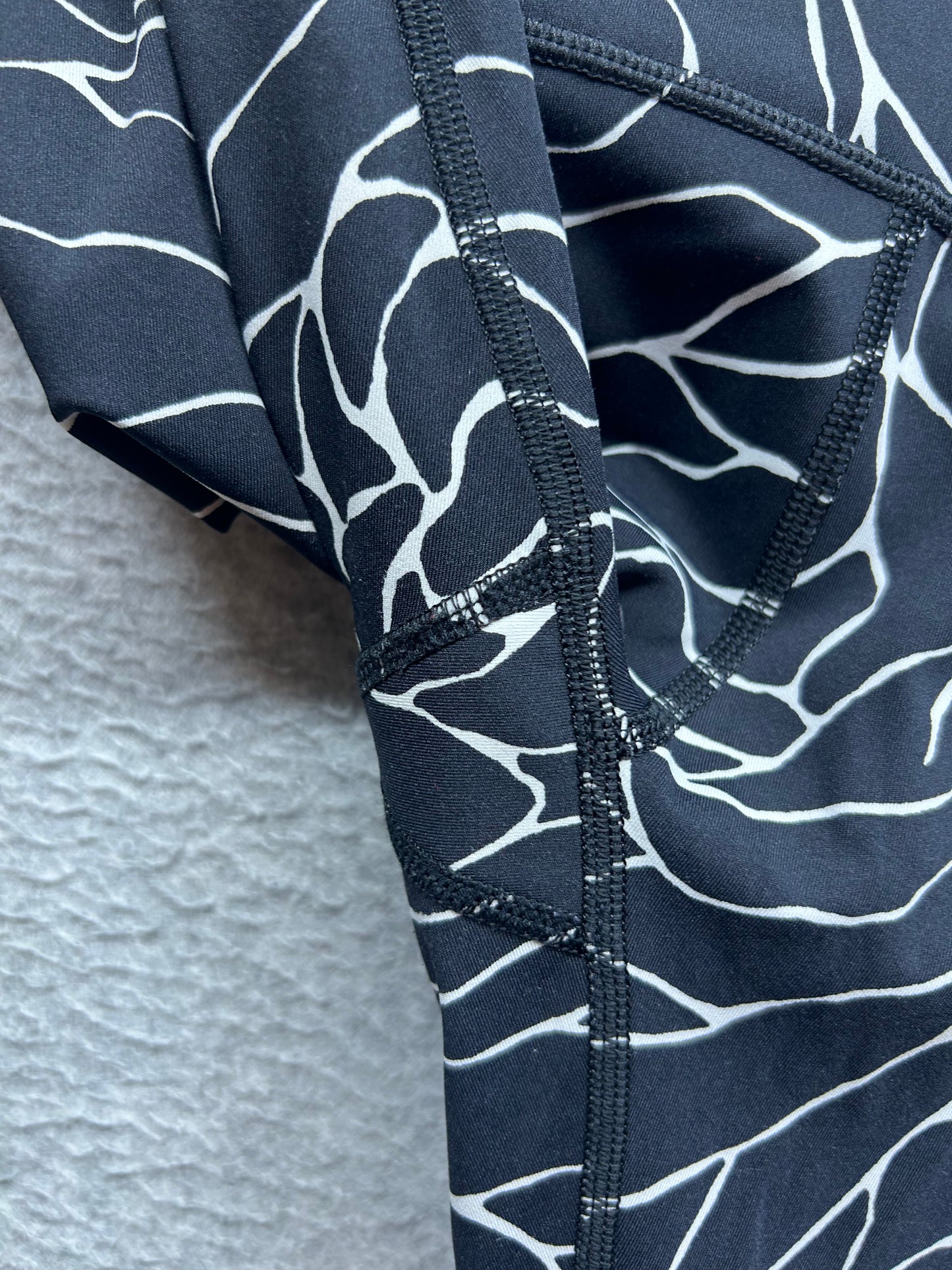 Lululemon Wunder Under Hi-Rise Tight Size 6 Radiate Rose Alpine White Black