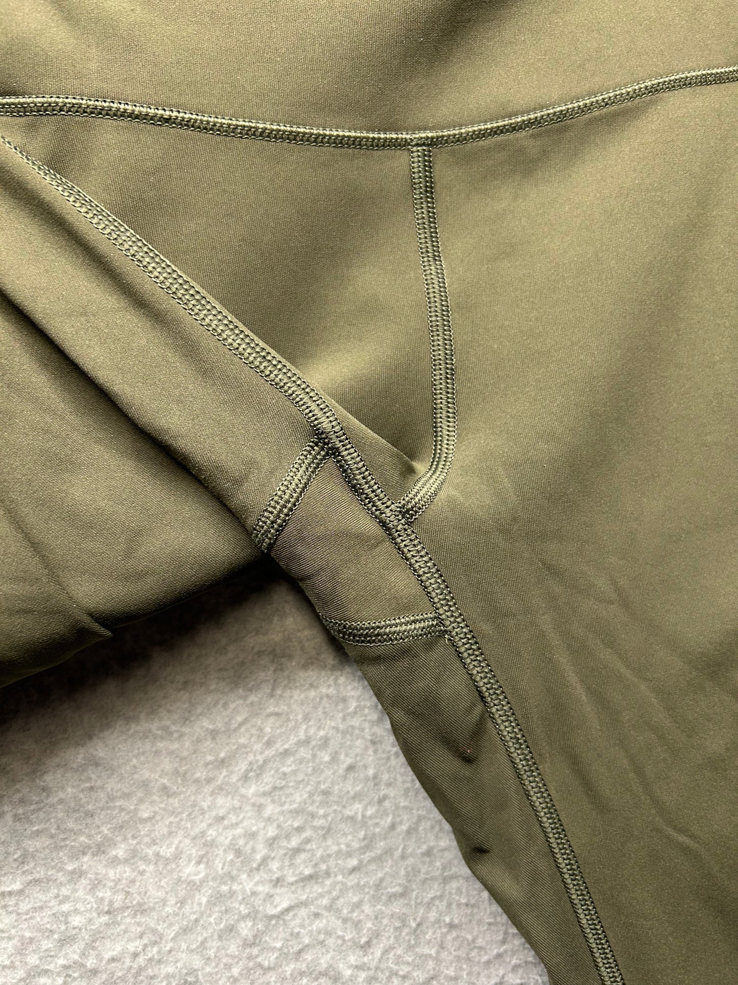 Lululemon Speed Up Tight DWR 27" Size 4 Dark Olive