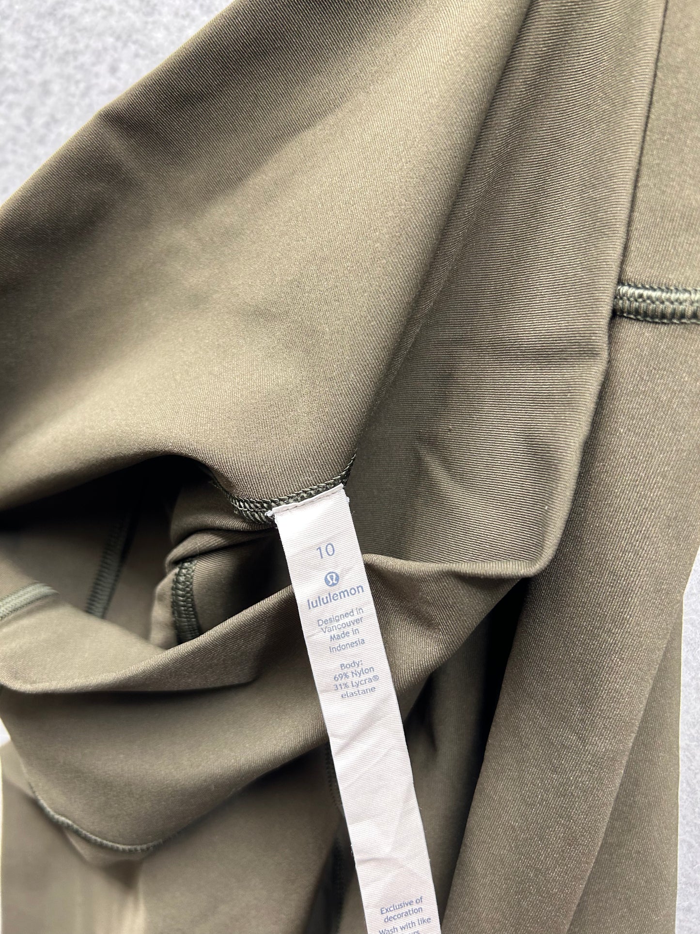 Lululemon Wunder Under Hi-Rise 7/8 Tight Full-On Luxtreme 25" Size 10 Dark Olive