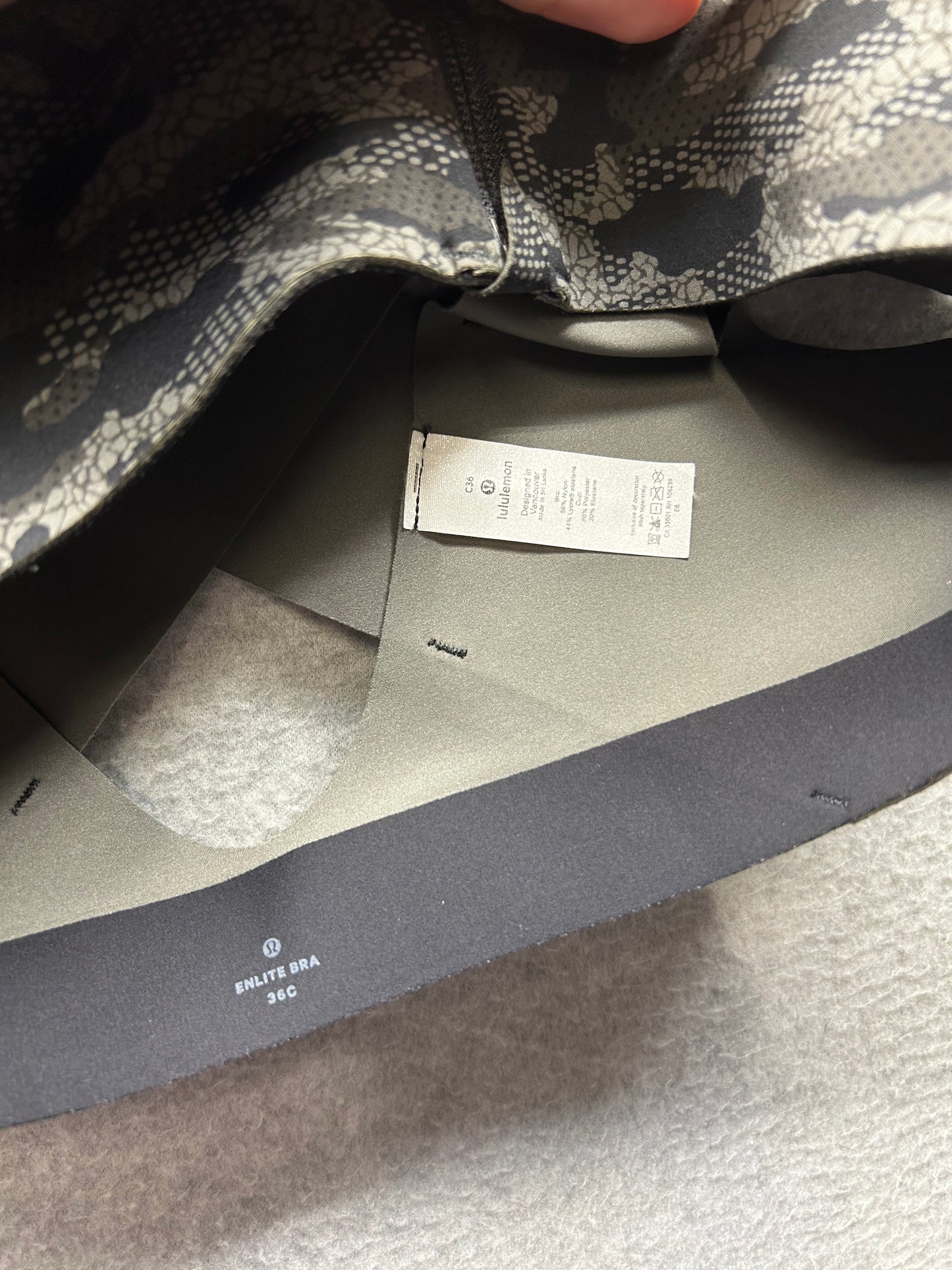 Lululemon Enlite Bra Weave Size 36C Collage Camo Mini Black Multi