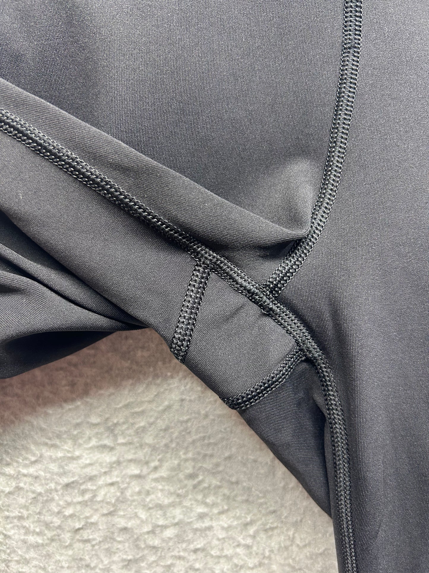 Lululemon Speed Up Crop 21" Size 6 Black