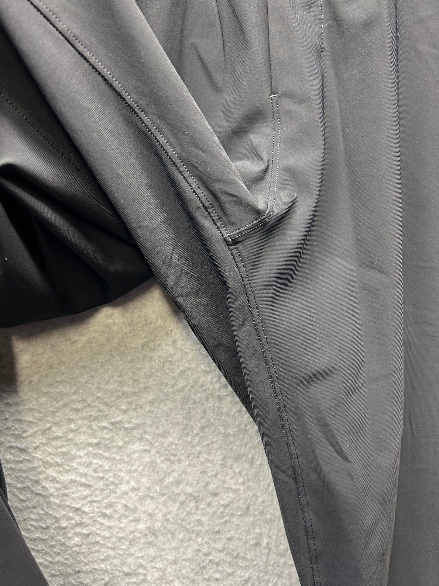 Lululemon Surge Jogger 30" Size Medium Black