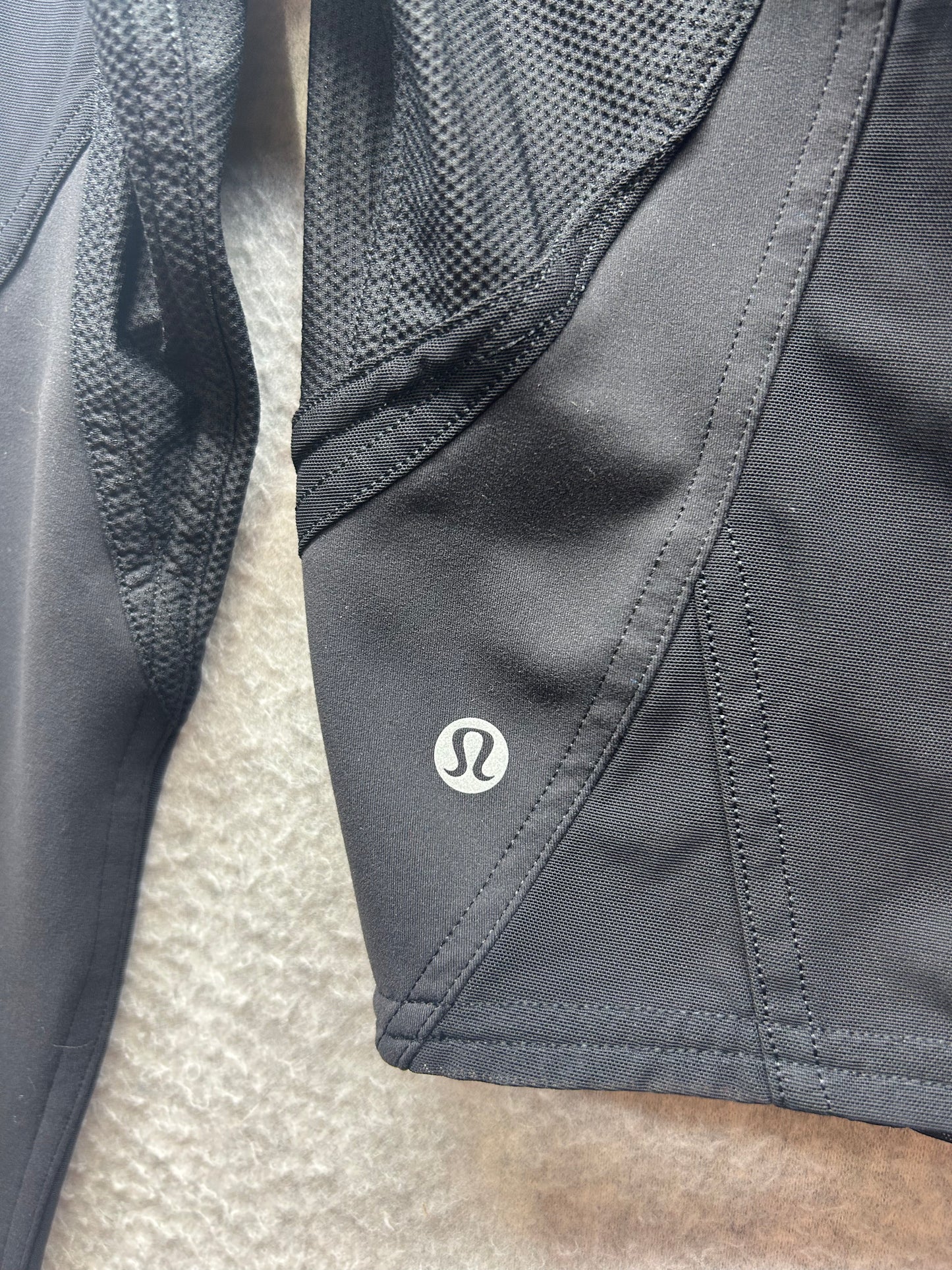 Lululemon Mesh Panelled Training Long Sleeve Shirt Size 4 Black