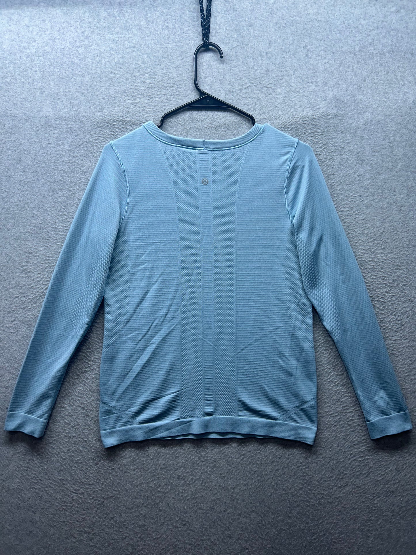 Lululemon Swiftly Tech Long Sleeve 2.0 Size 6 Chambray