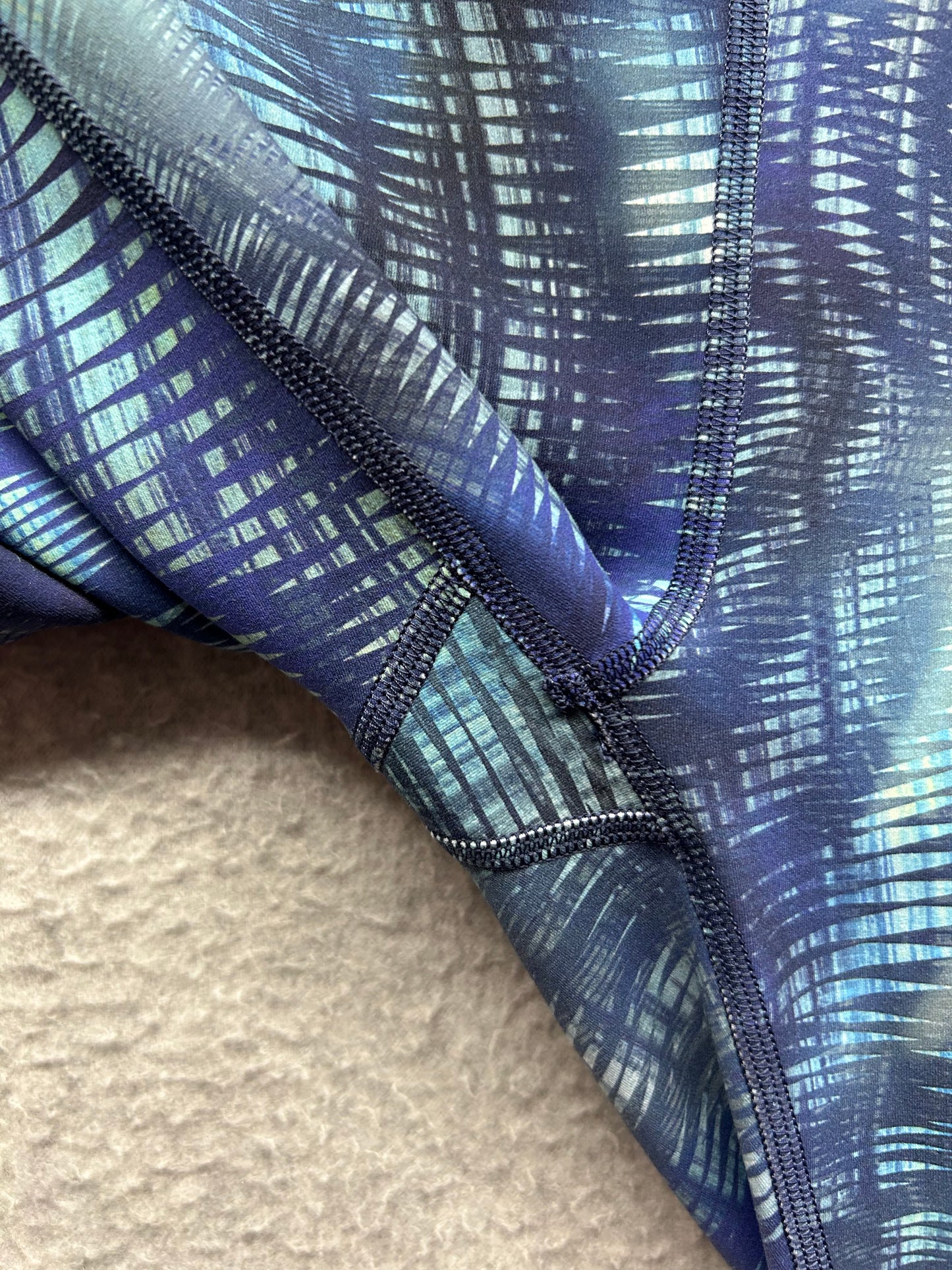 Lululemon Invigorate High-Rise Tight 28" Size 6 Foil Shapeshifter Flux Blue Multi