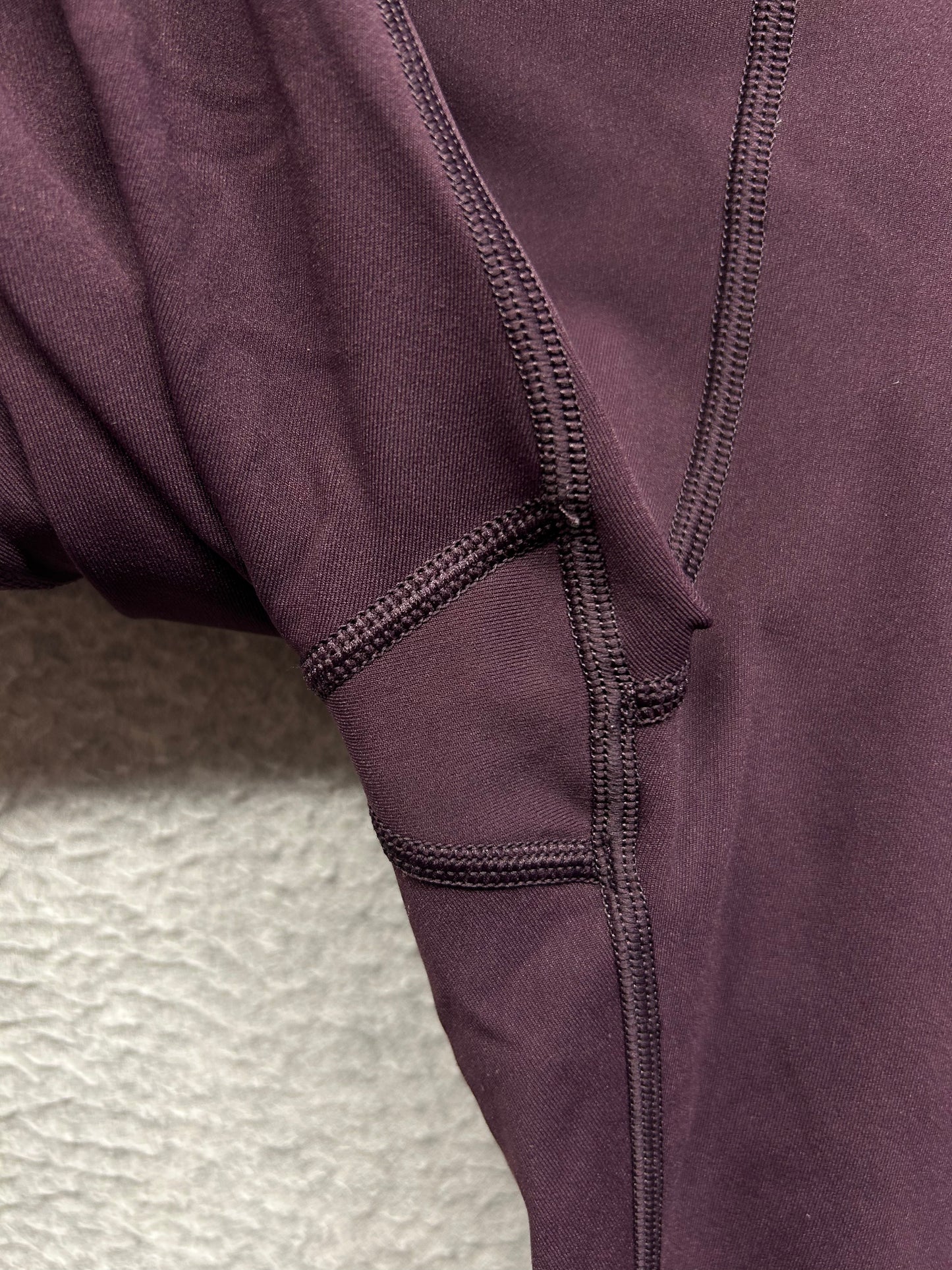 Lululemon Speed Up Crop 21" Size 6 Black Cherry