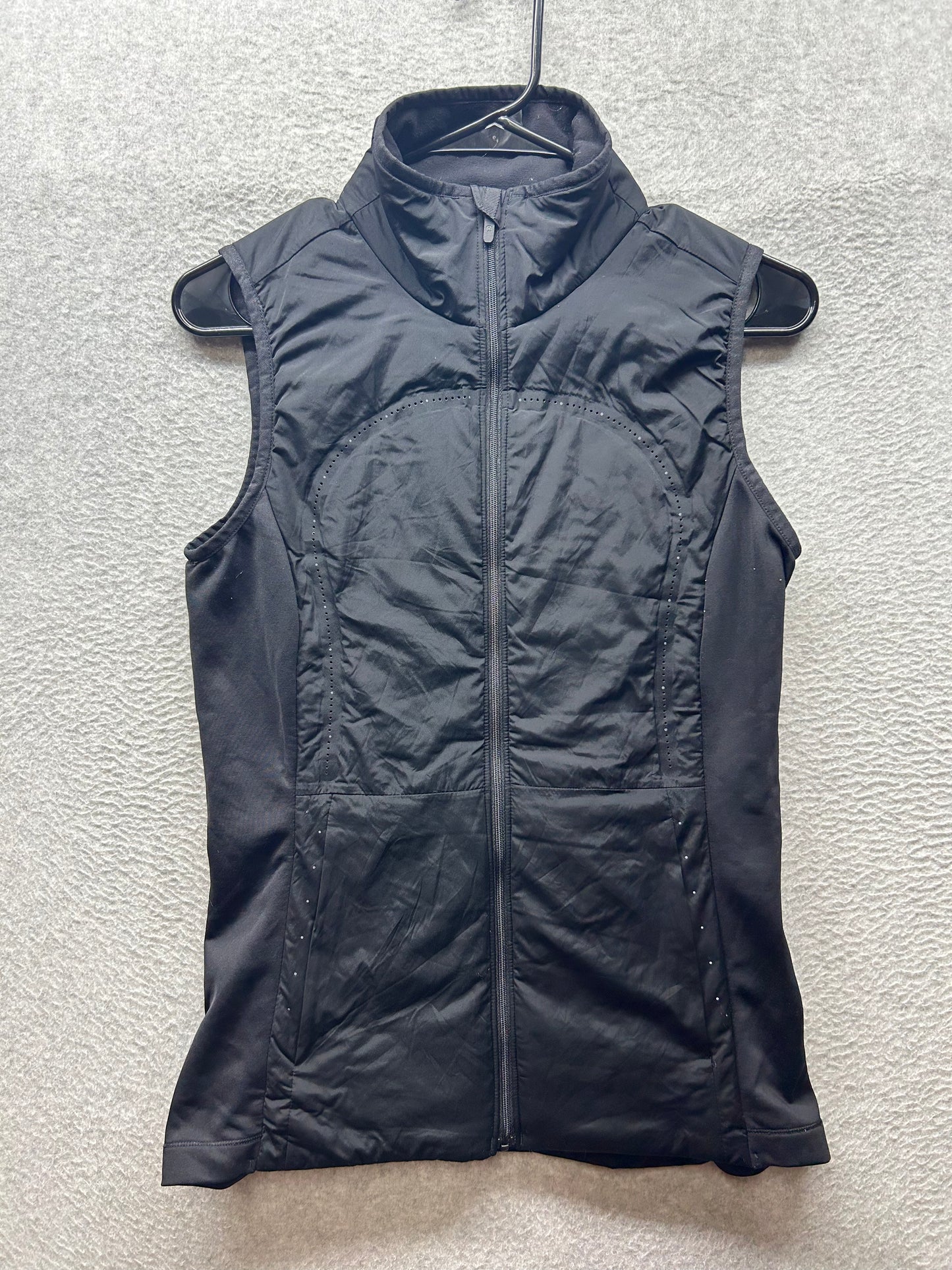 Lululemon Run For Cold Vest Size 6 Black