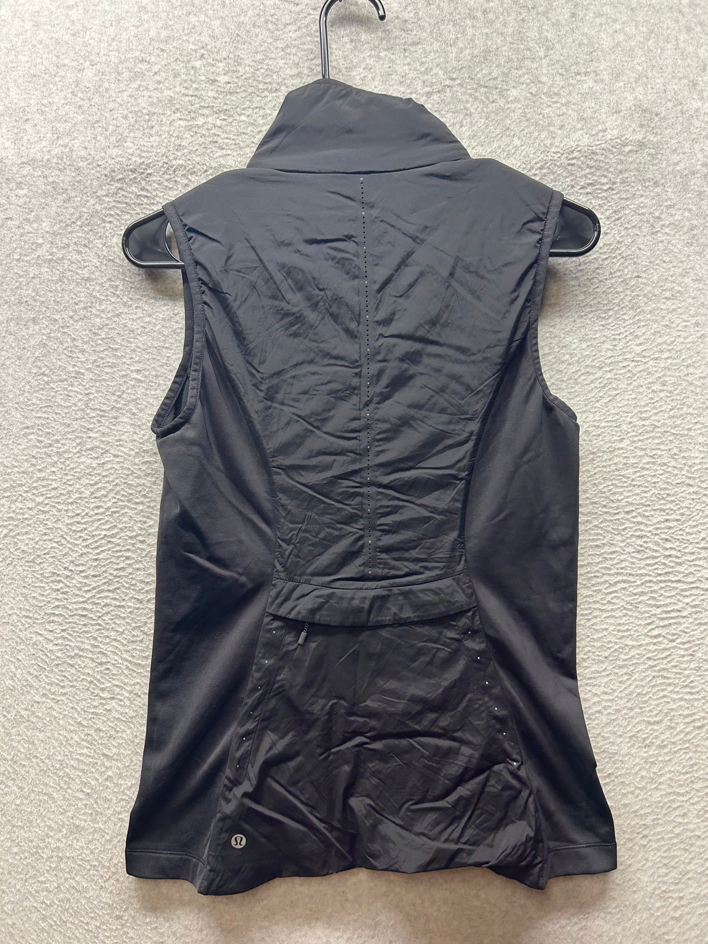 Lululemon Run For Cold Vest Size 6 Black