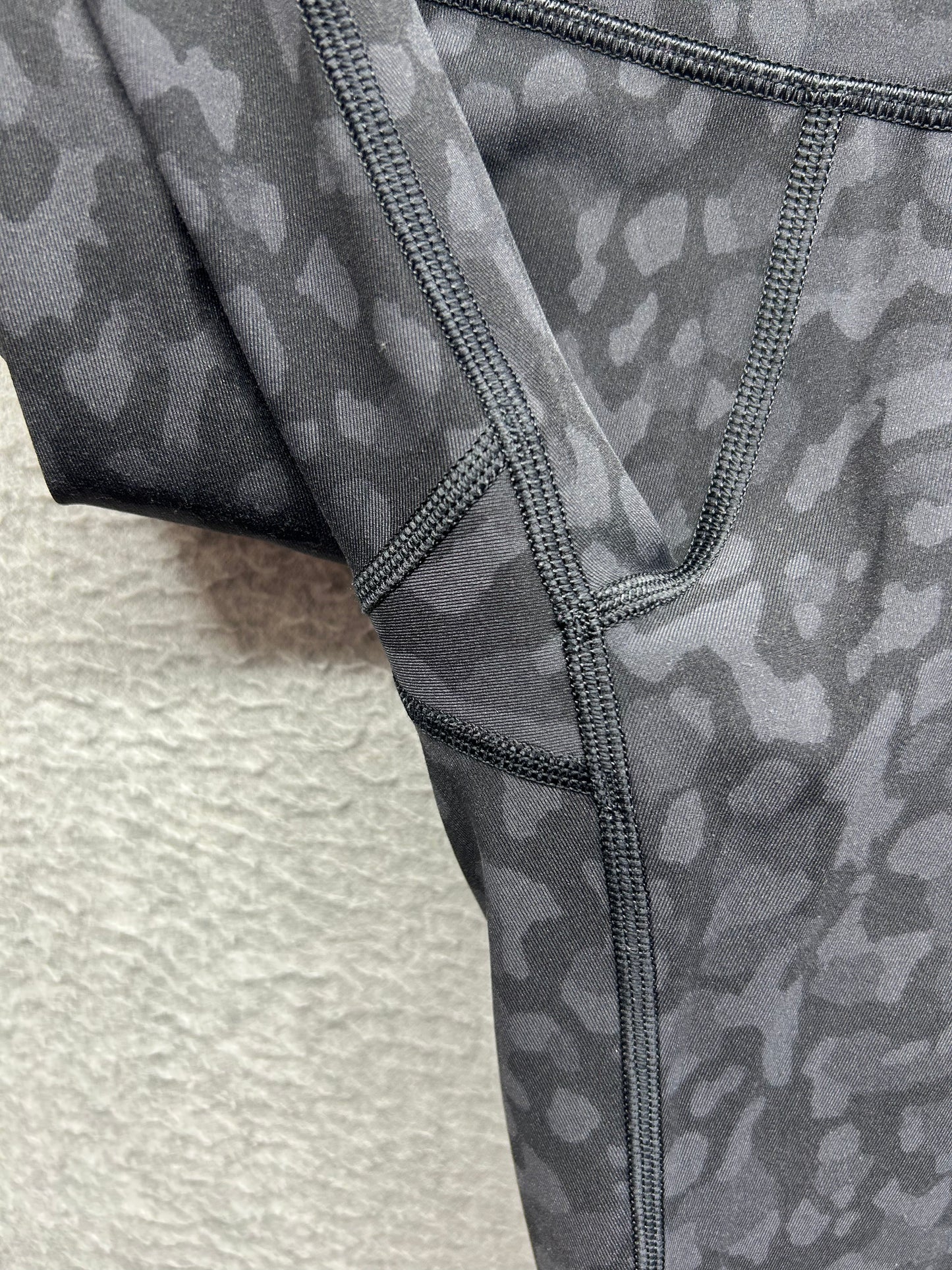 Lululemon Wunder Under Crop High-Rise Luxtreme 21" Size 6 Formation Camo Deep Coal Multi