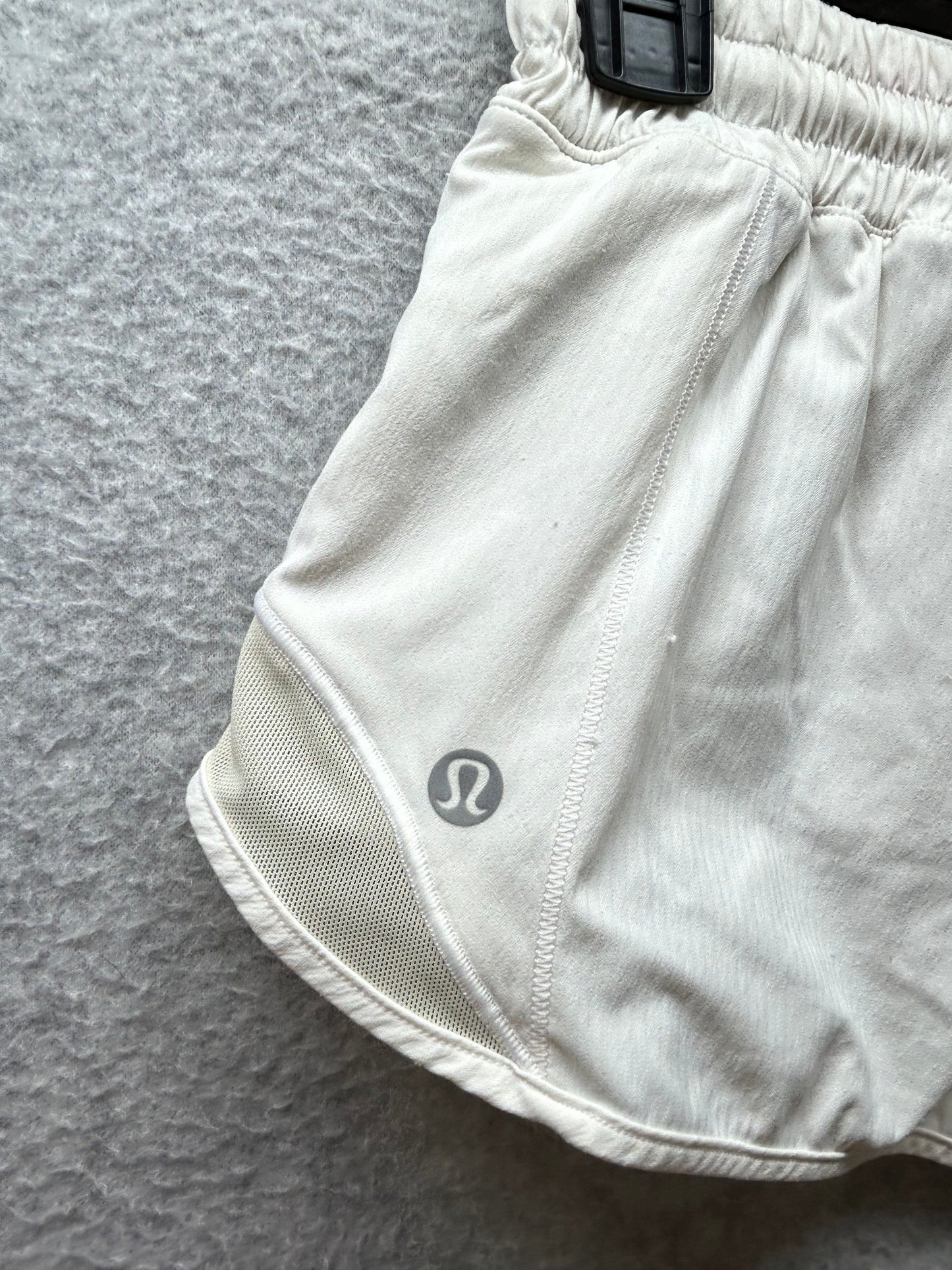 Lululemon Hotty Hot Short II 2.5" Size 4 White