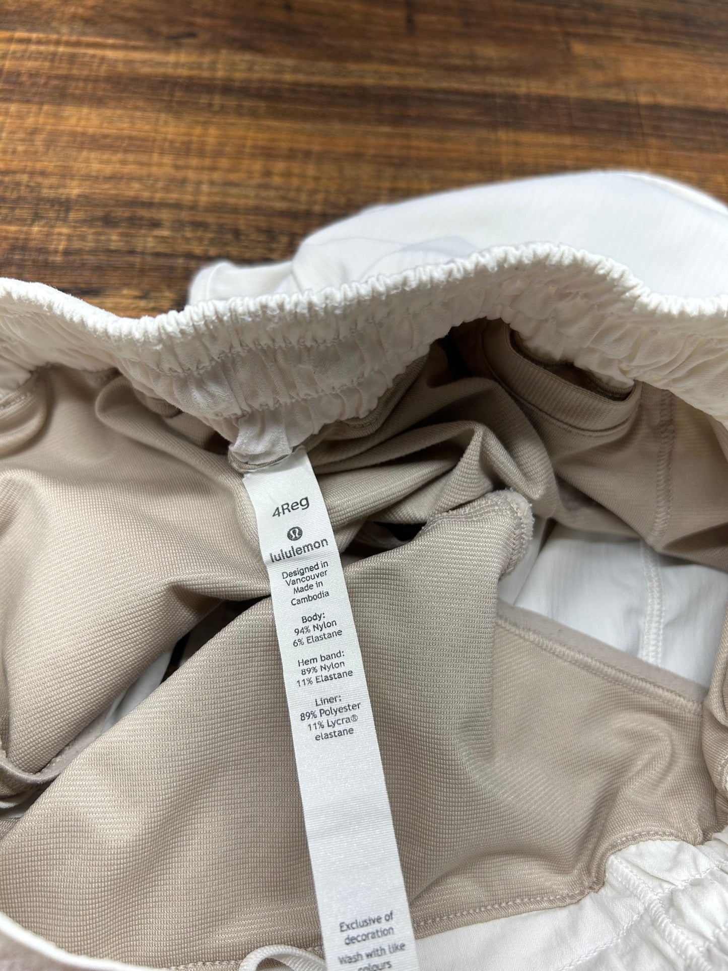 Lululemon Hotty Hot Short II 2.5" Size 4 White