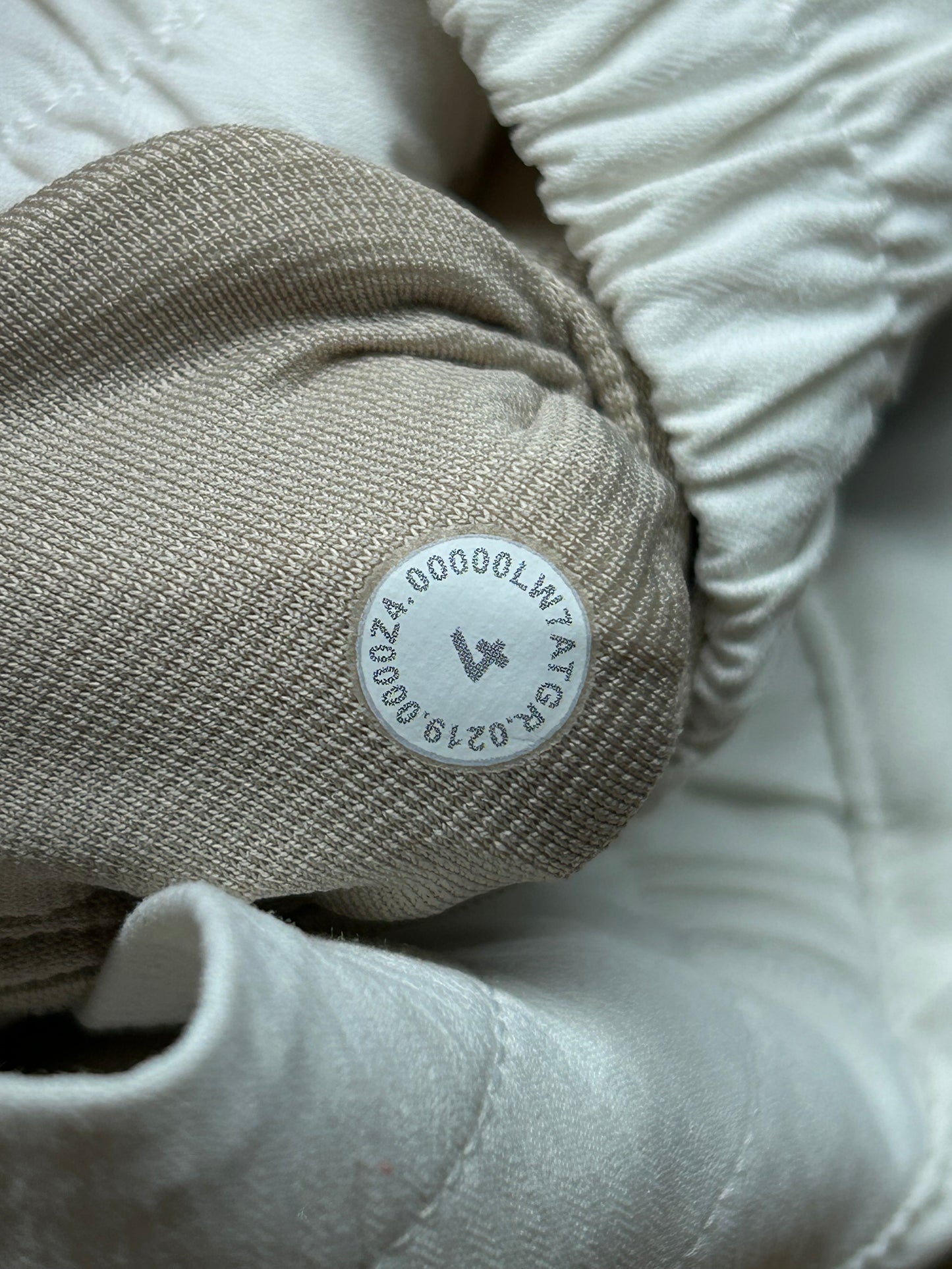 Lululemon Hotty Hot Short II 2.5" Size 4 White