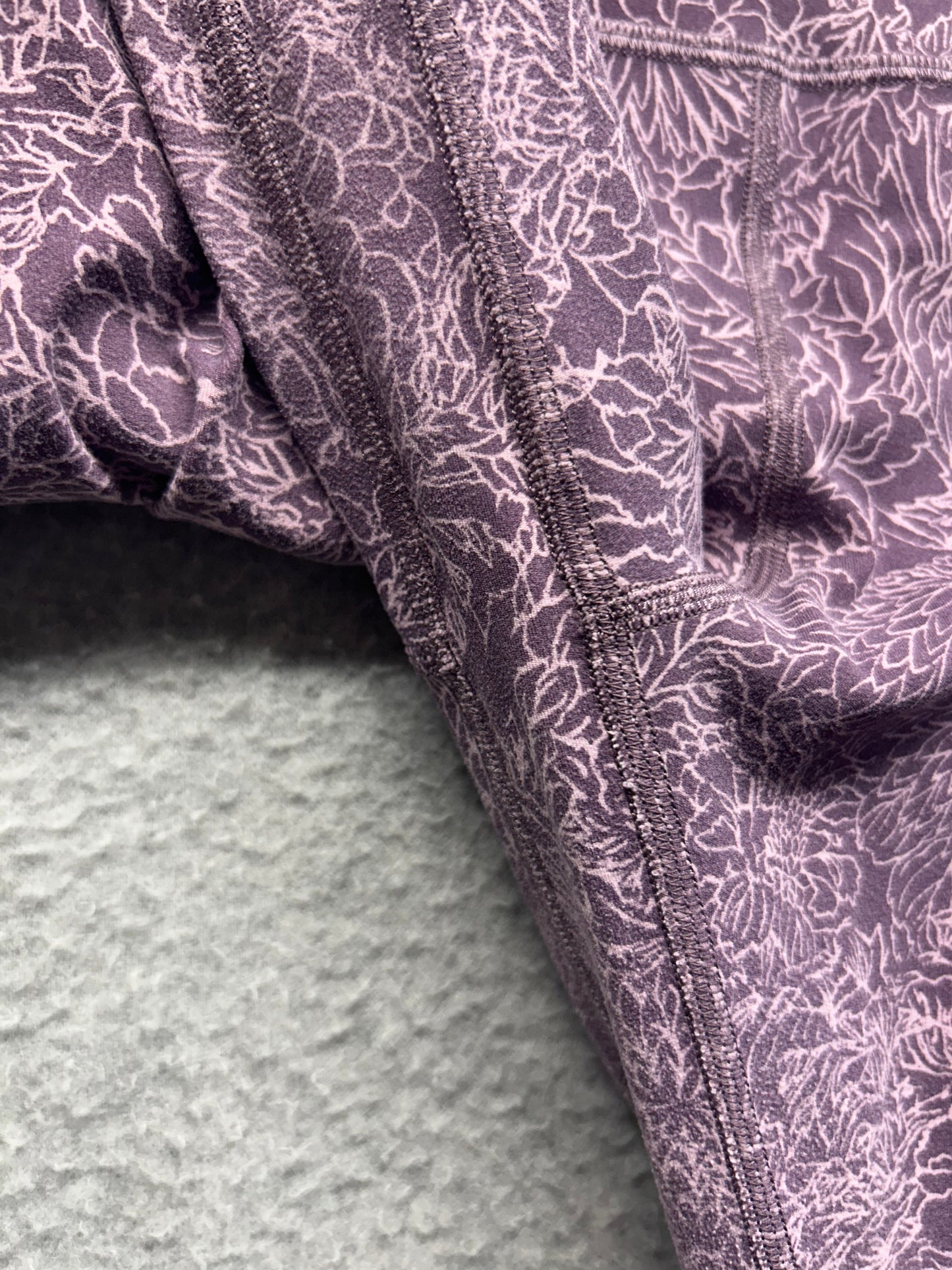Lululemon Align Crop 21" Size 12 Arabesque Antoinette Smoky Quartz