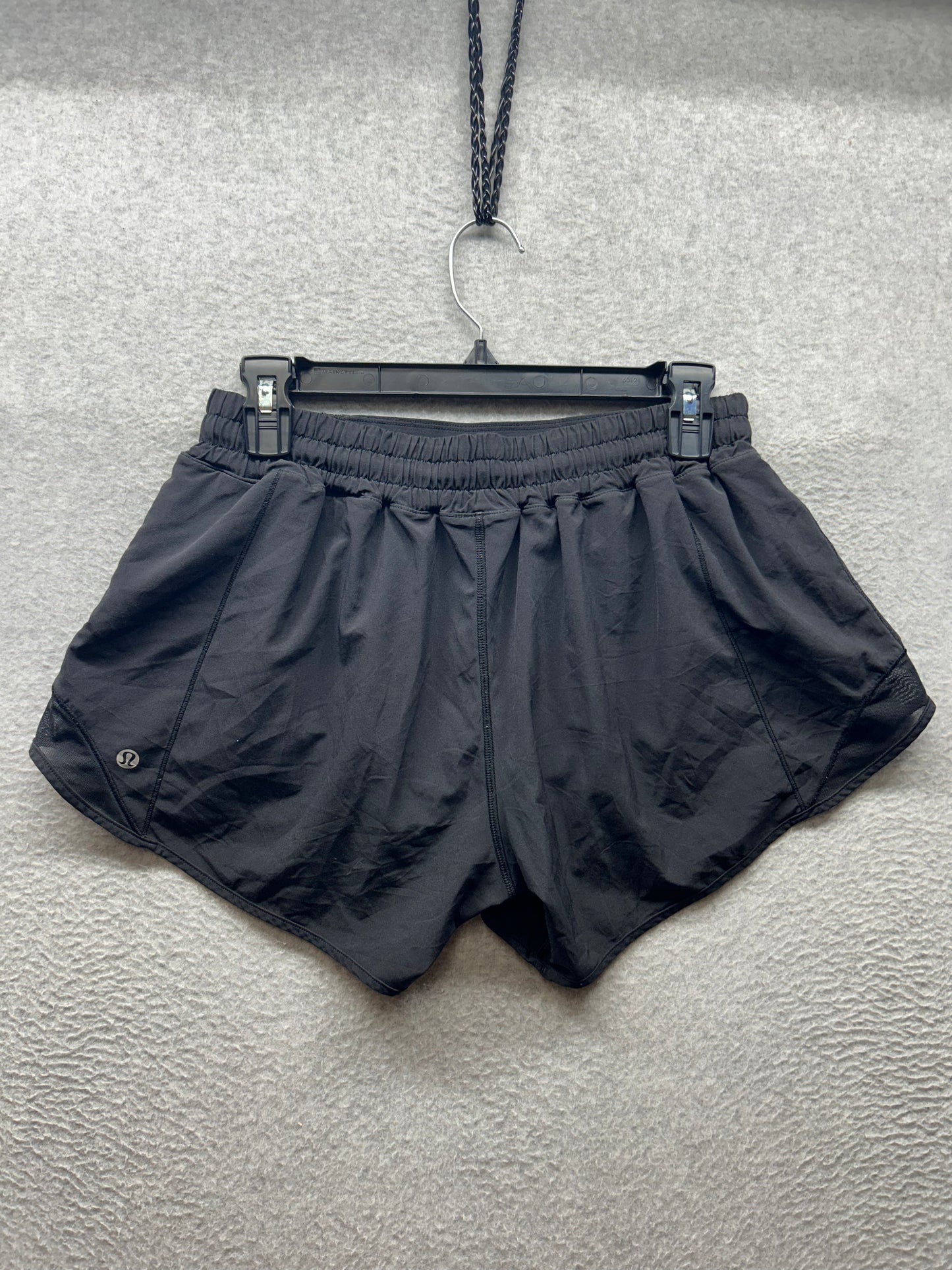 Lululemon Hotty Hot Short II Size 10 Tall 4" Black