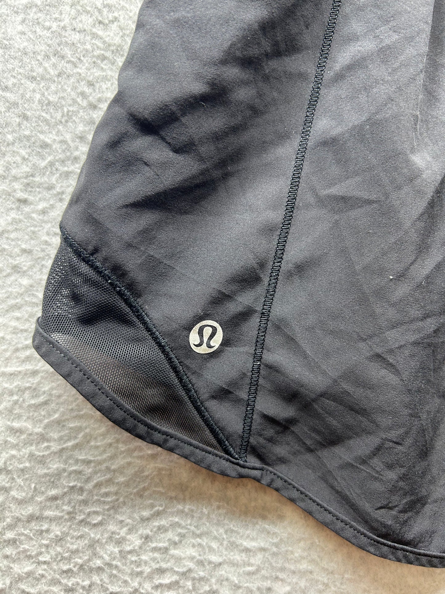 Lululemon Hotty Hot Short II Size 10 Tall 4" Black