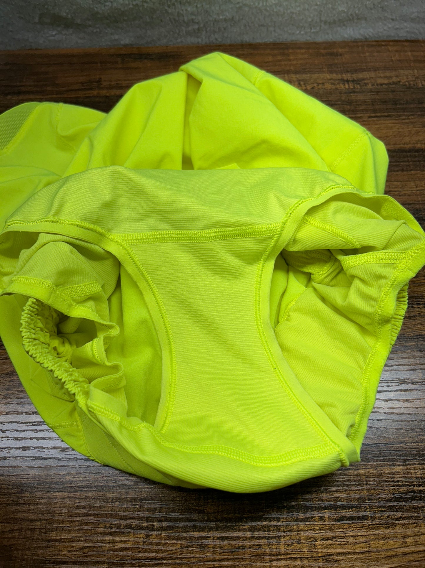 Lululemon Hotty Hot High-Rise Short 4" Size 4 Highlight Yellow