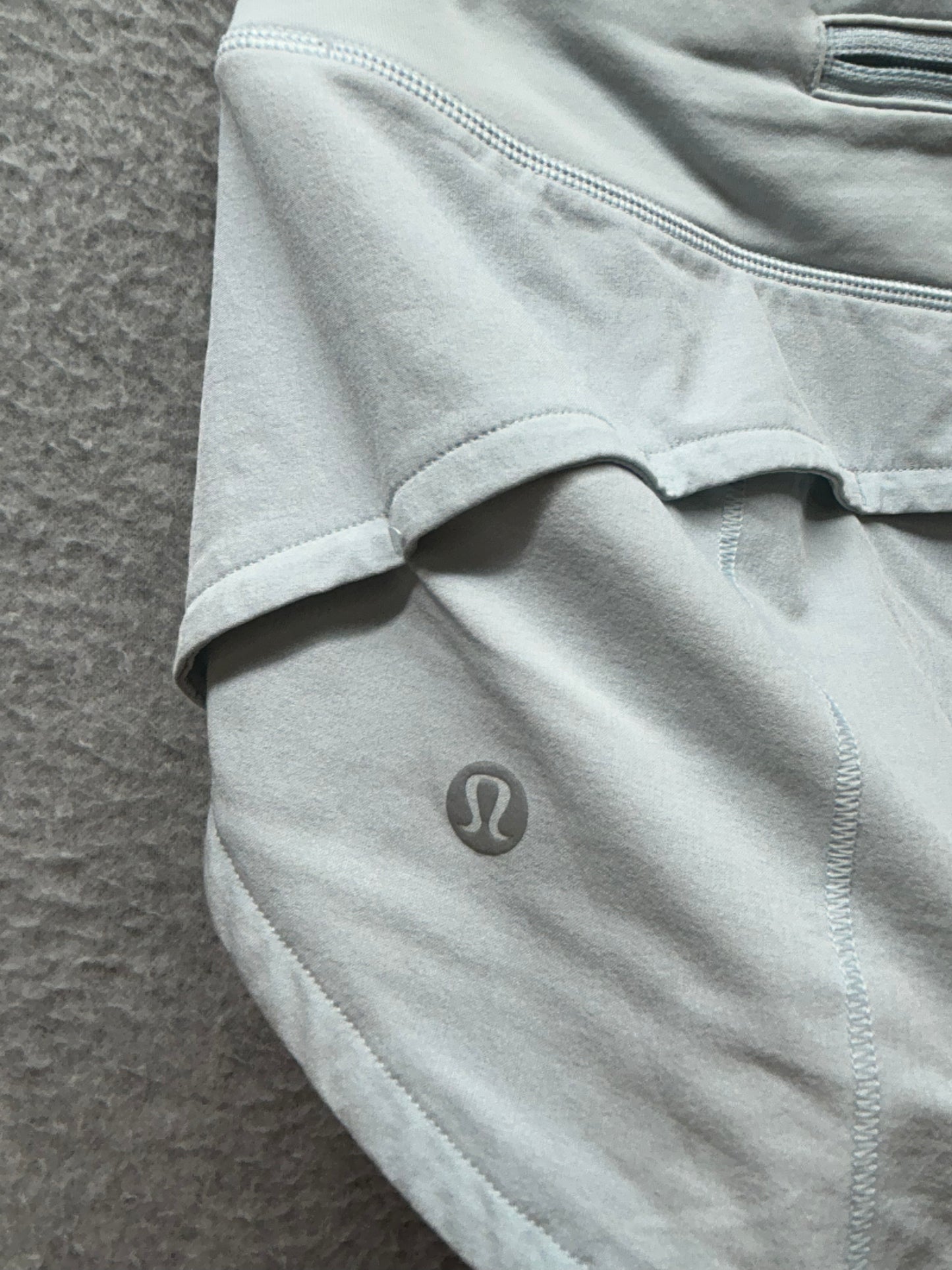 Lululemon Speed Up Short 2.5" Size 2 Blue Linen