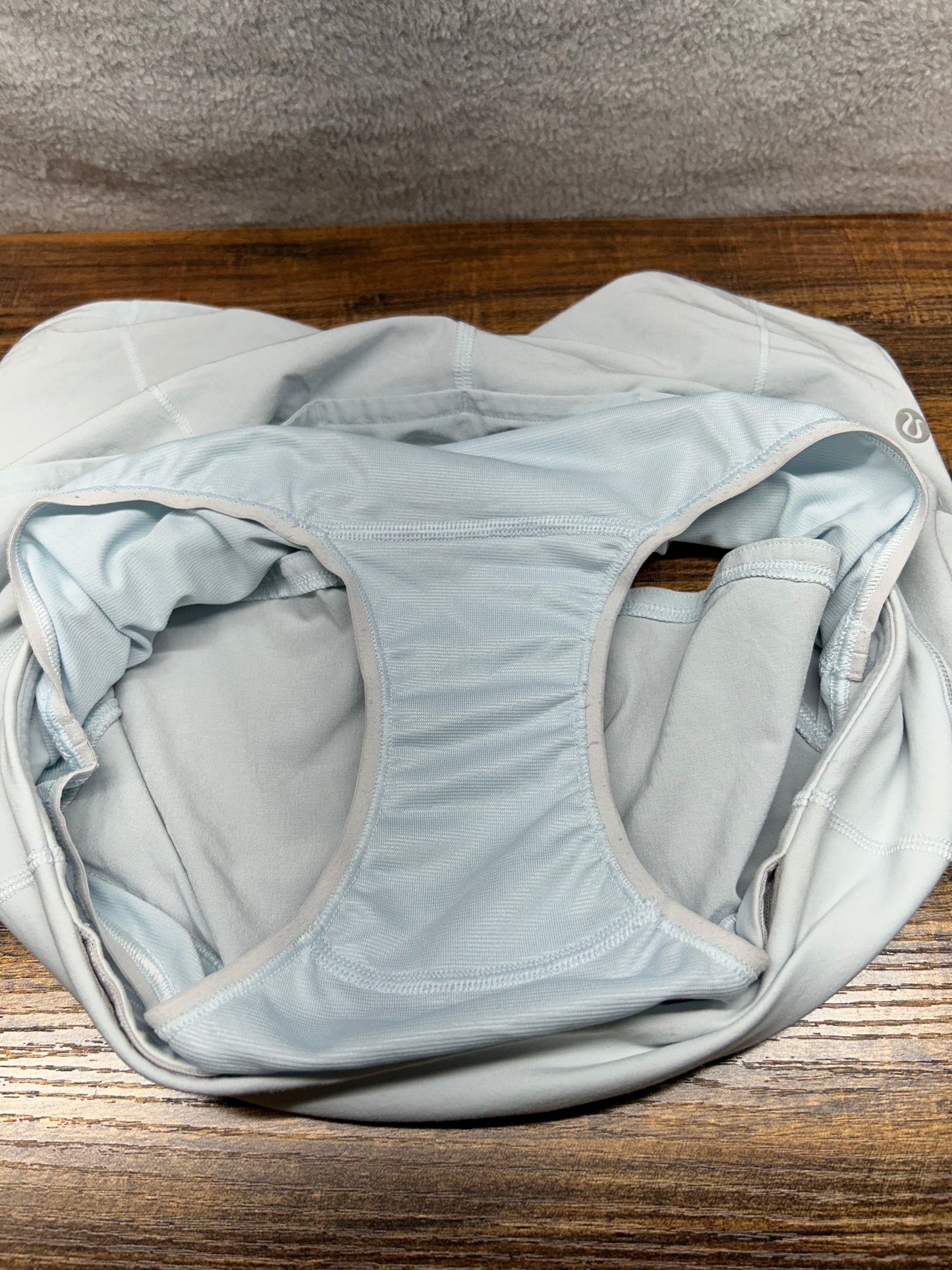 Lululemon Speed Up Short 2.5" Size 2 Blue Linen
