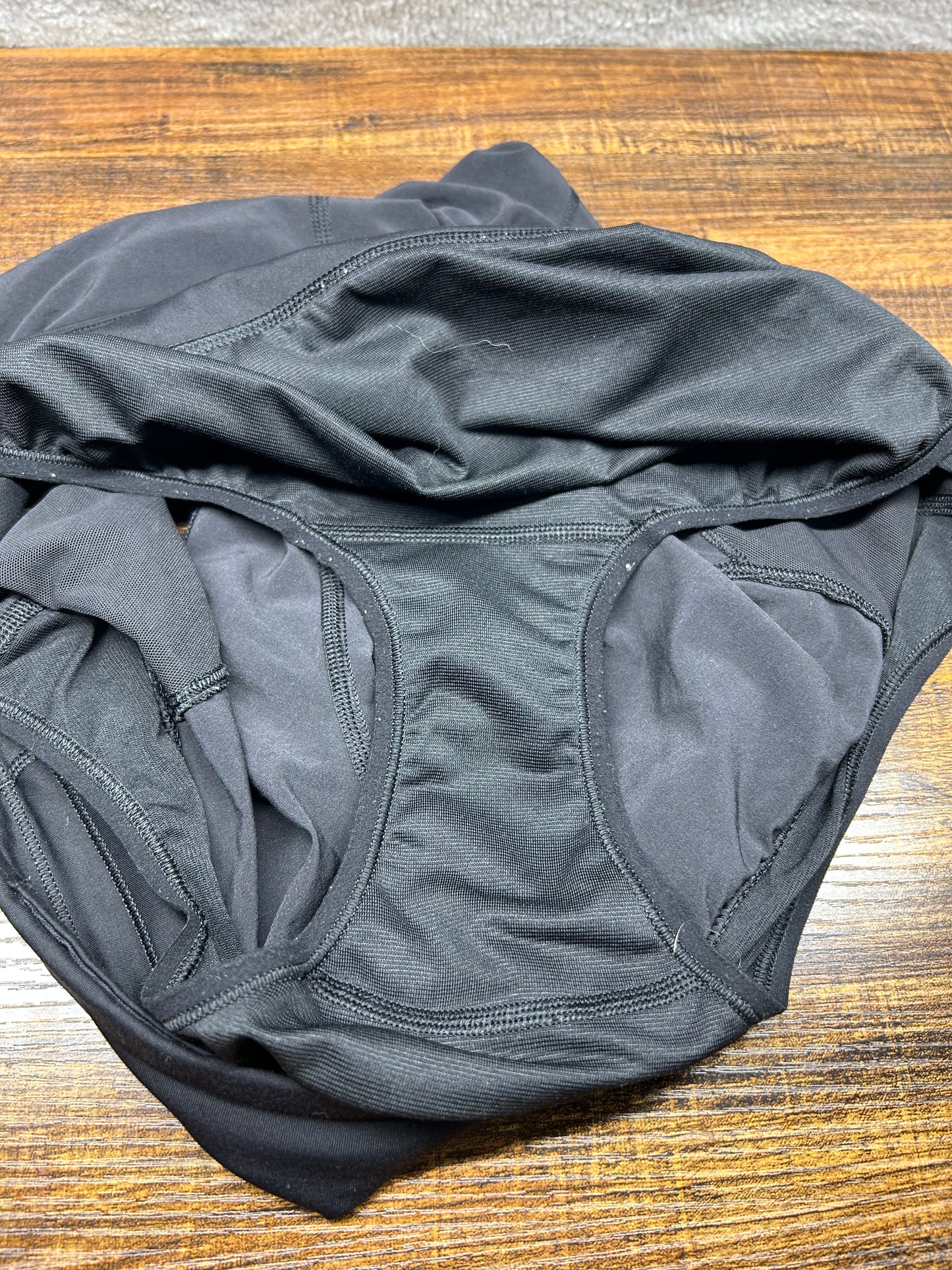 Lululemon Speed Up Short 2.5" Size 8 Black