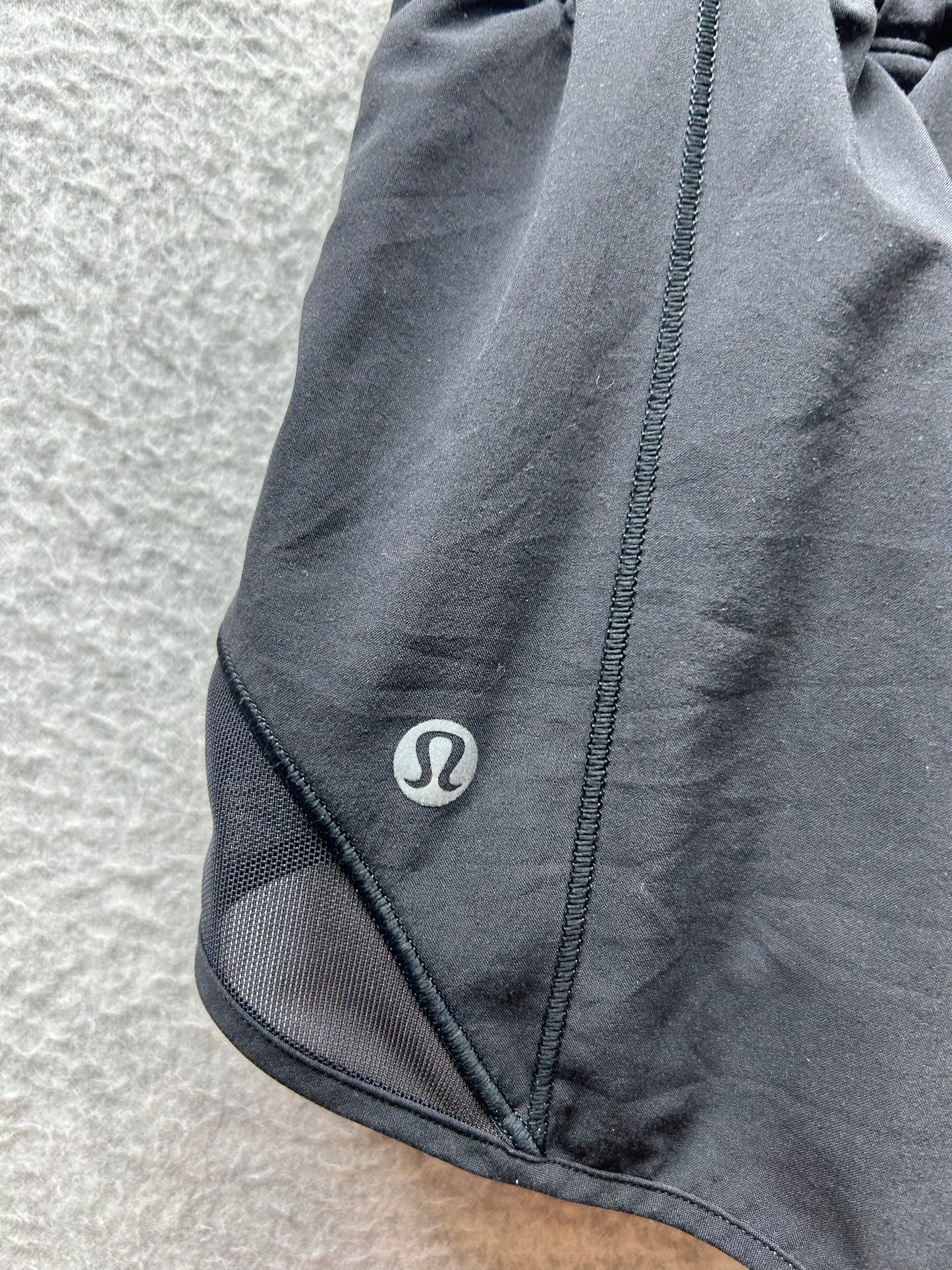 Lululemon Hotty Hot Short II 2.5" Size 4 Black