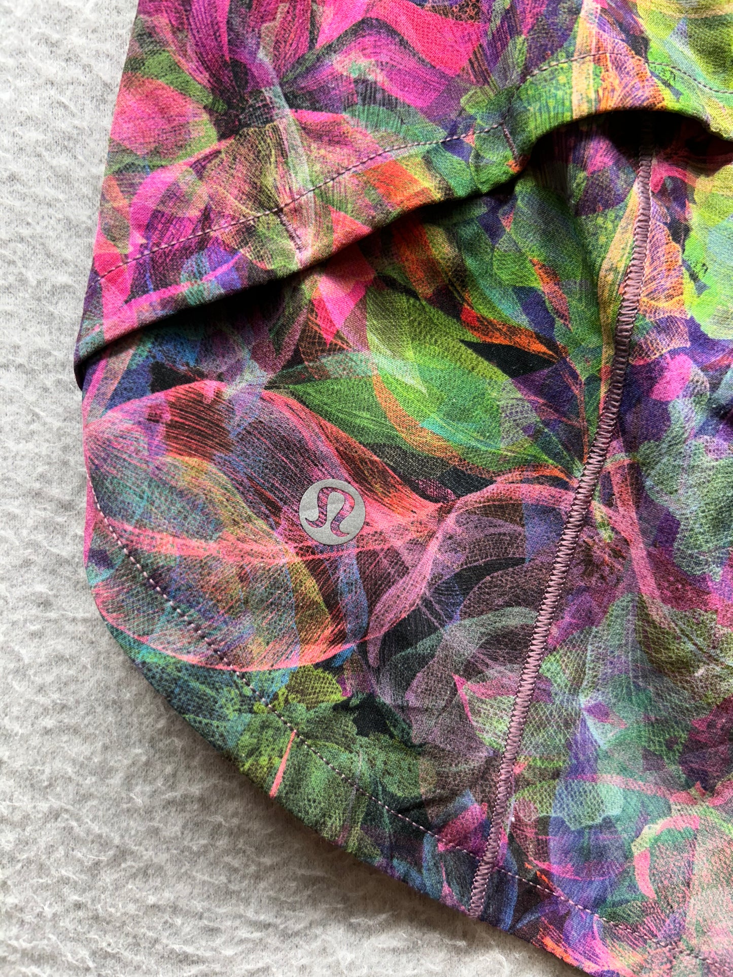 Lululemon Speed Up Mid-Rise Lined Short 4" Size 0 Vivid Floral Tone Multi