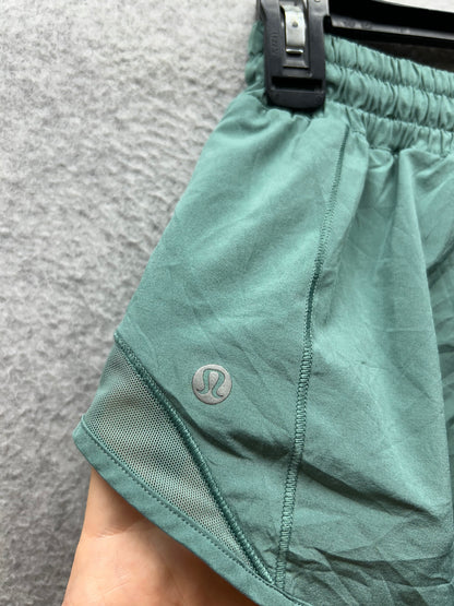 Lululemon Hotty Hot Short II 2.5" Size 6 Frosted Pine
