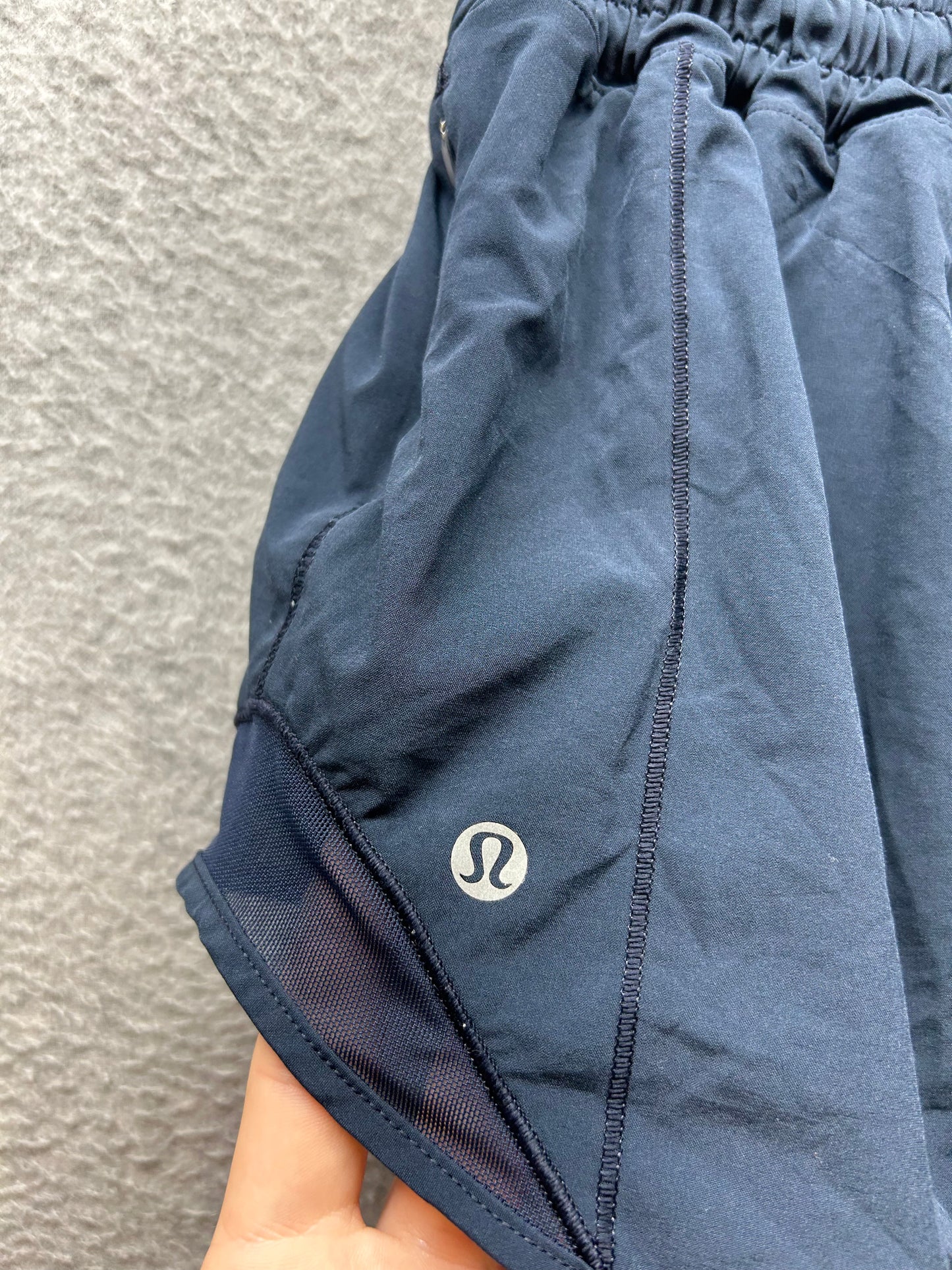 Lululemon Hotty Hot Short II 4" Size 2 True Navy