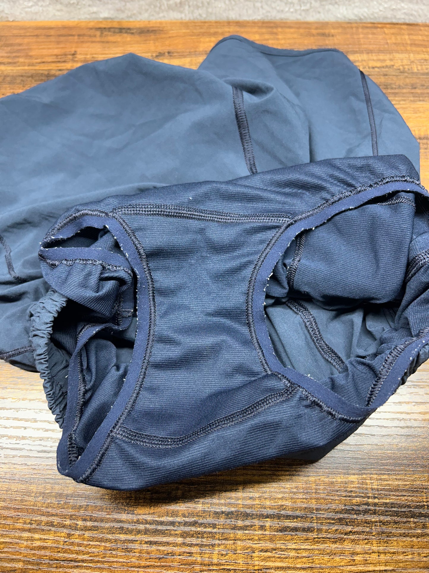 Lululemon Hotty Hot Short II 4" Size 2 True Navy