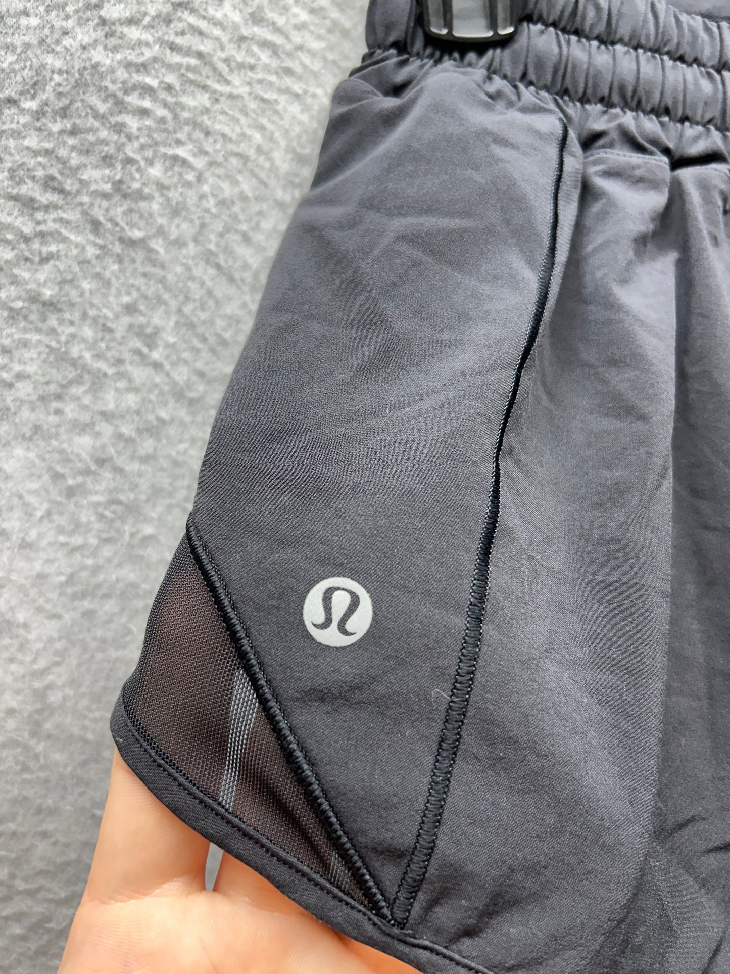 Lululemon Hotty Hot Short II 2.5" Size 6 Black