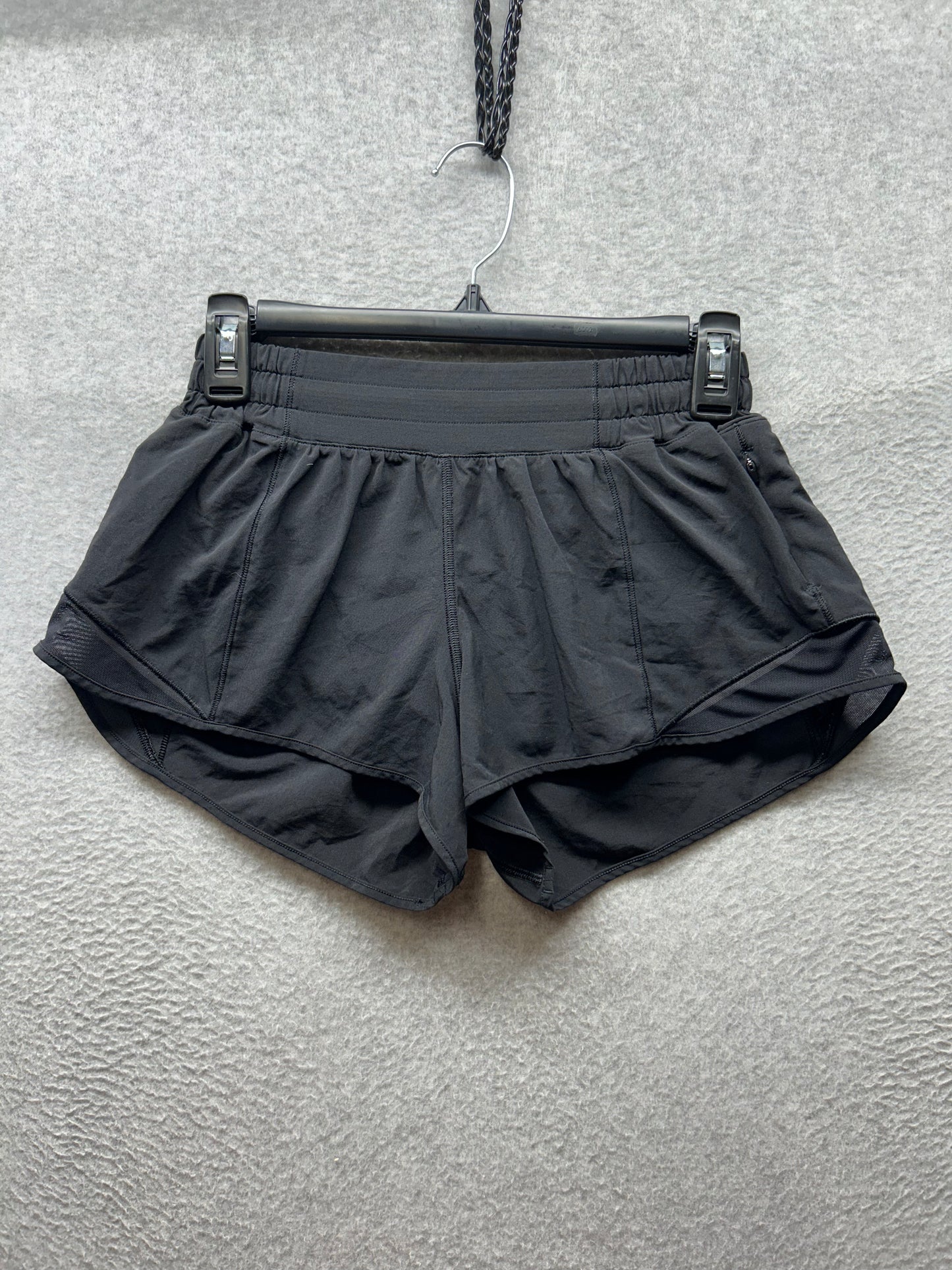 Lululemon Hotty Hot Short II 2.5" Size 6 Black