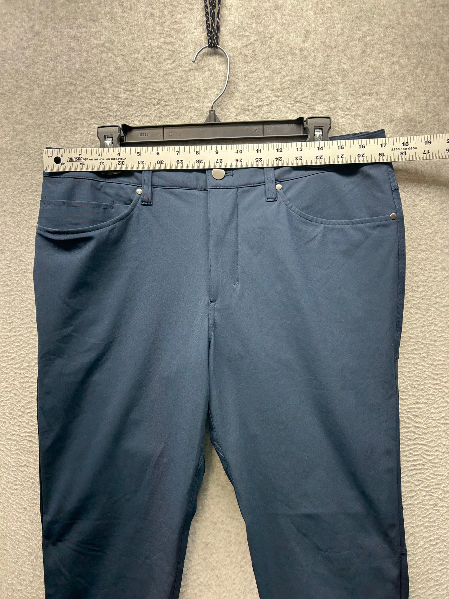 Lululemon ABC Slim Warpstreme Mens Size 33x28 True Navy