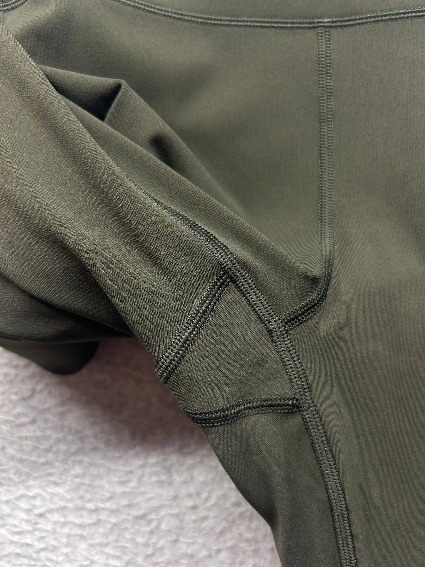 Lululemon Speed Up Crop 21" Size 10 Dark Olive