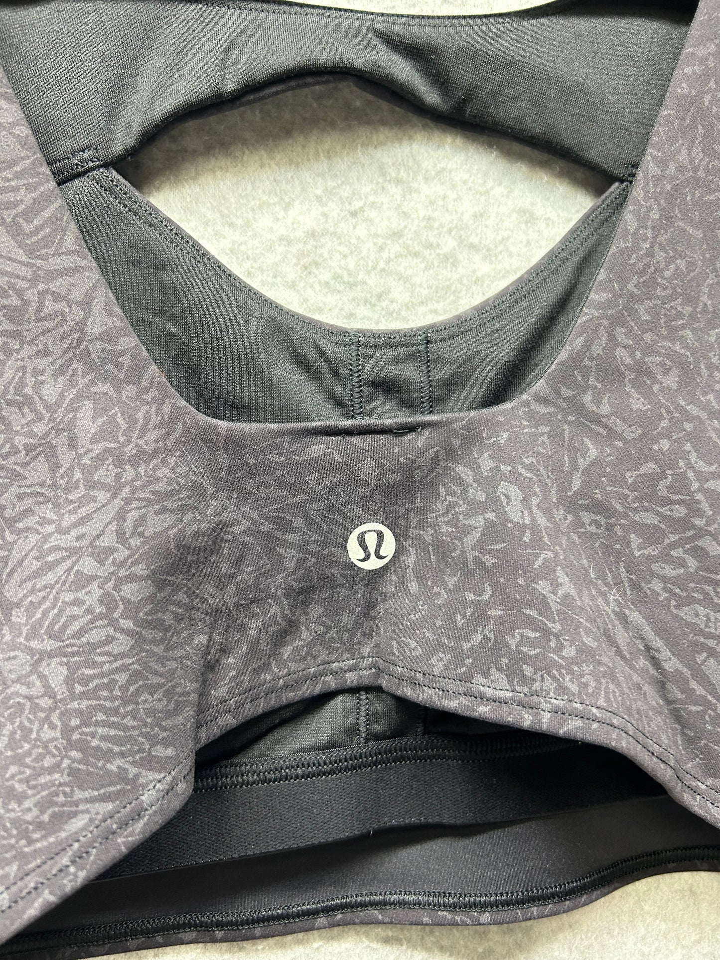 Lululemon Everlux Cut-Out Train Bra Medium Support Size 6 B/C Cups Crunch Black