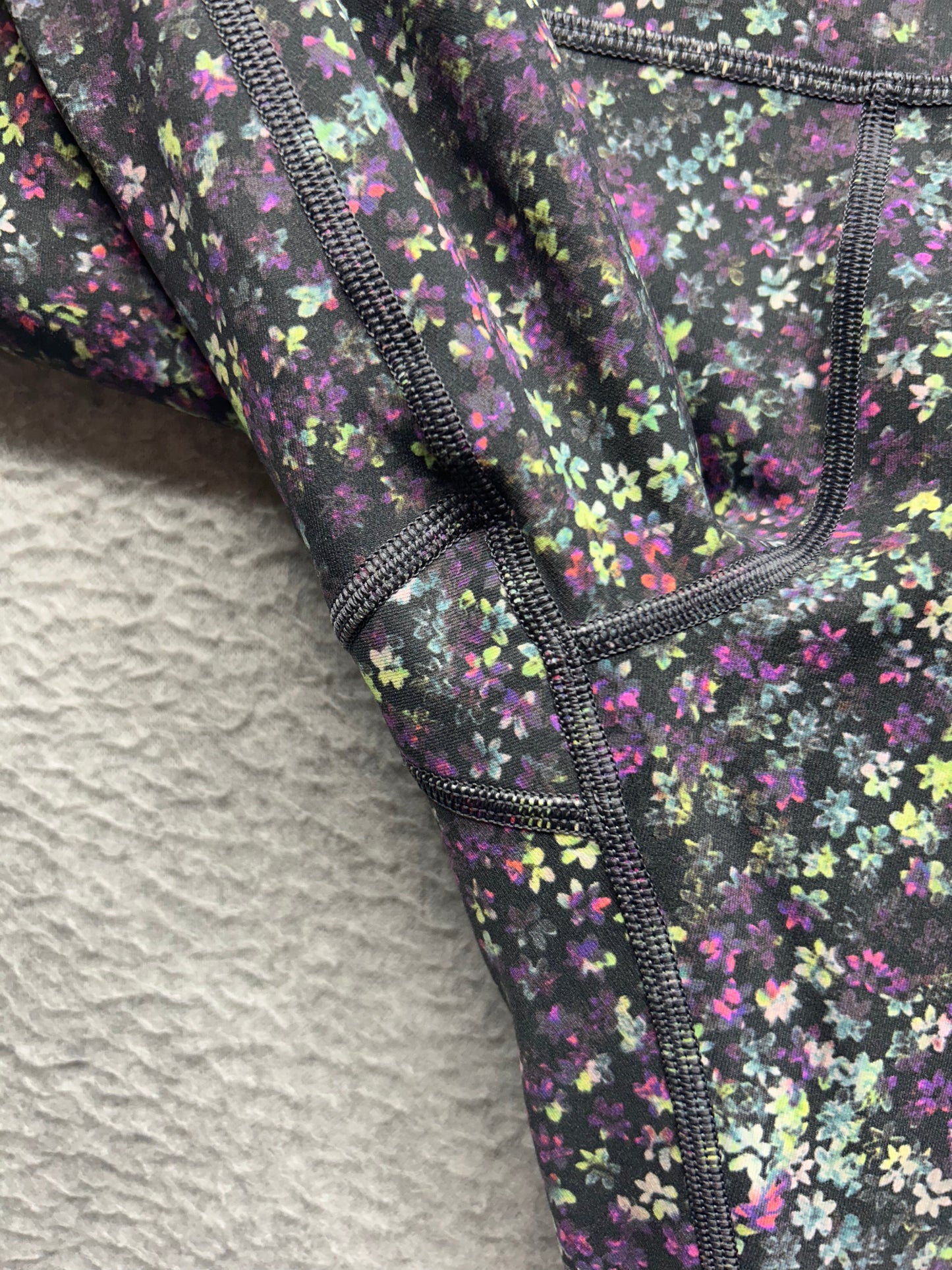 Lululemon Wunder Under High-Rise Tight 28" Luxtreme Size 10 Fleur Motion Multi