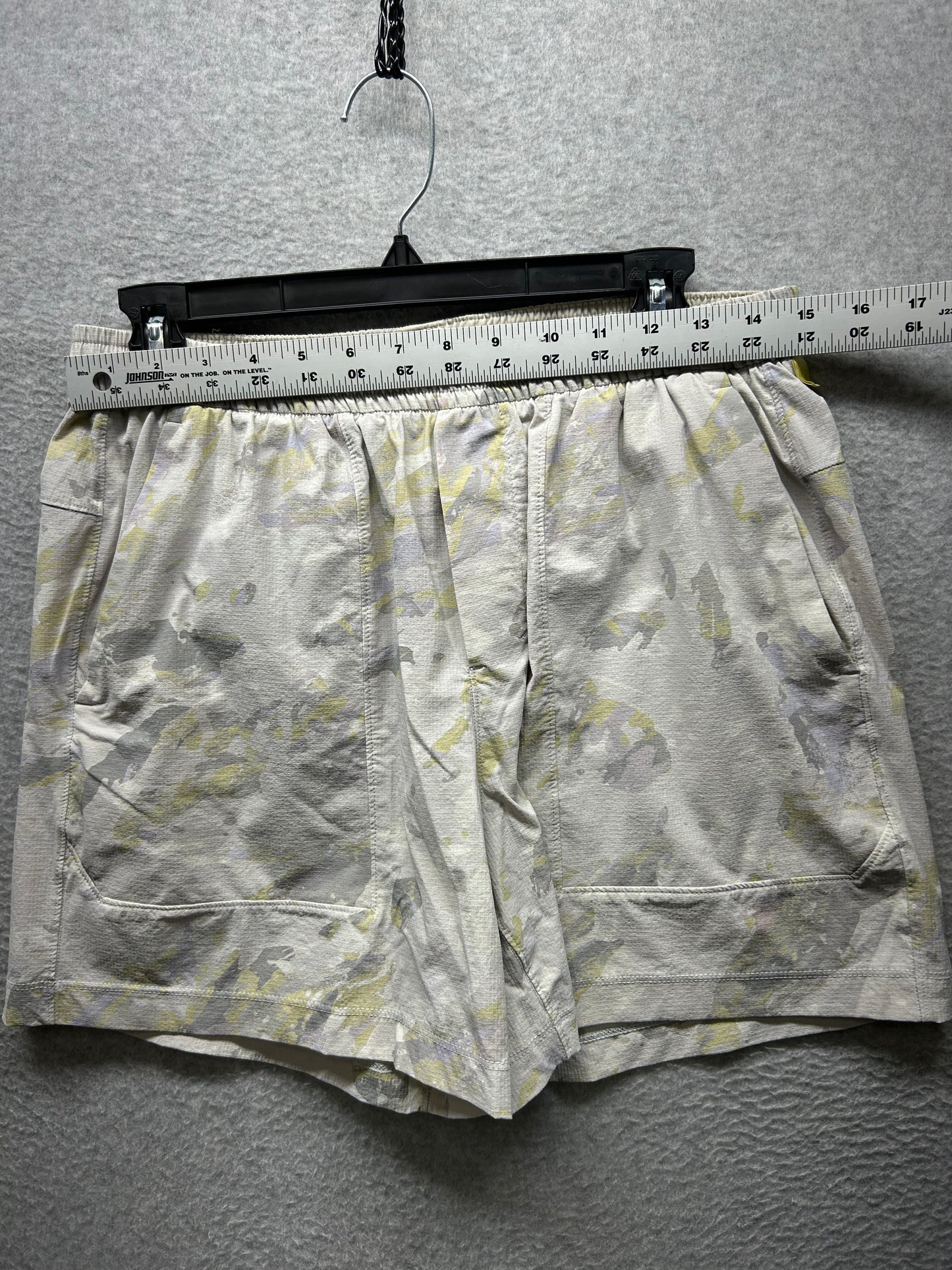 Lululemon Bowline Short 5" Mesh Size Medium Variegated Bloom Finch Yellow Multi