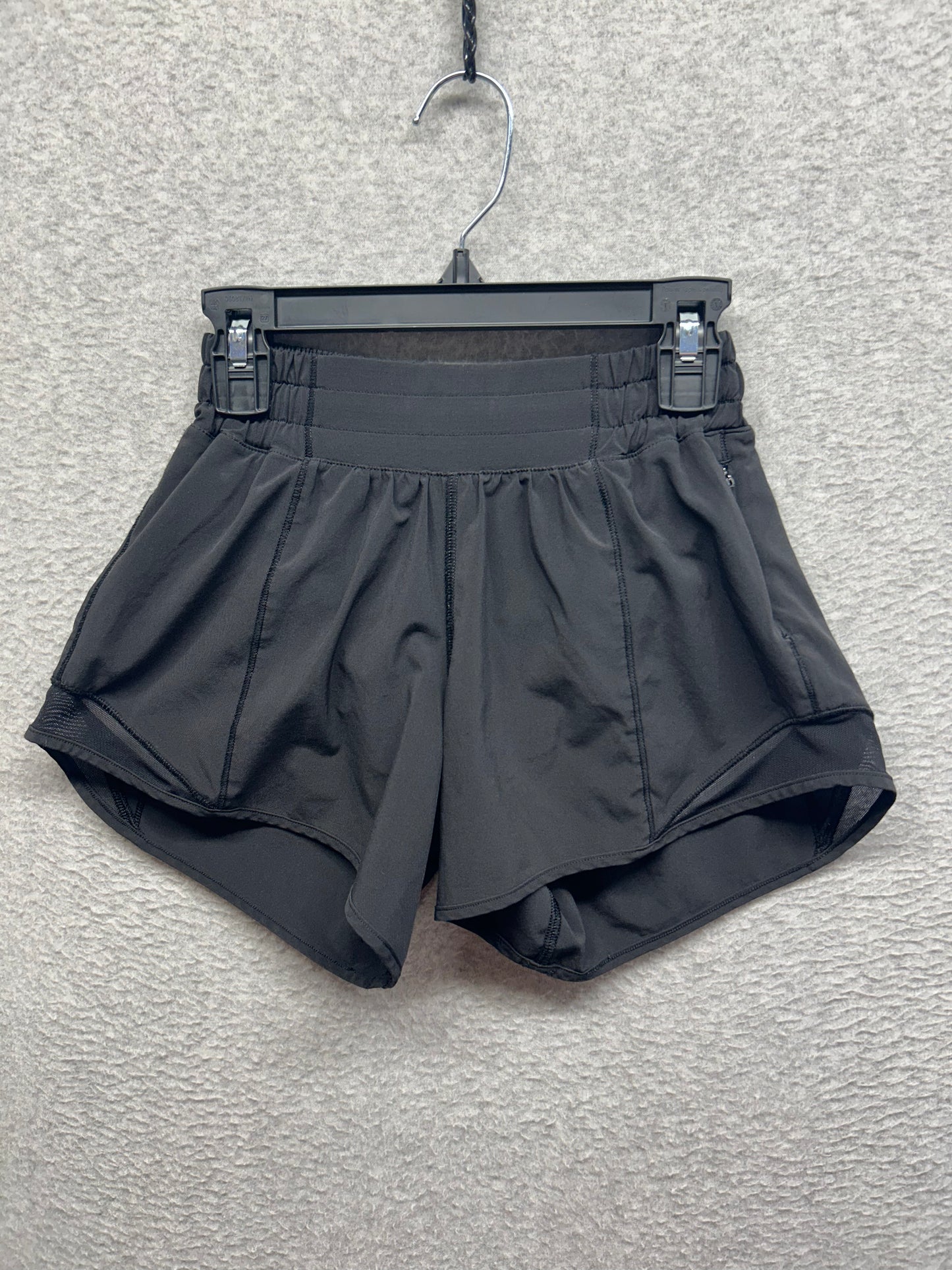 Lululemon Hotty Hot Short II Long 4" Size 0 Black