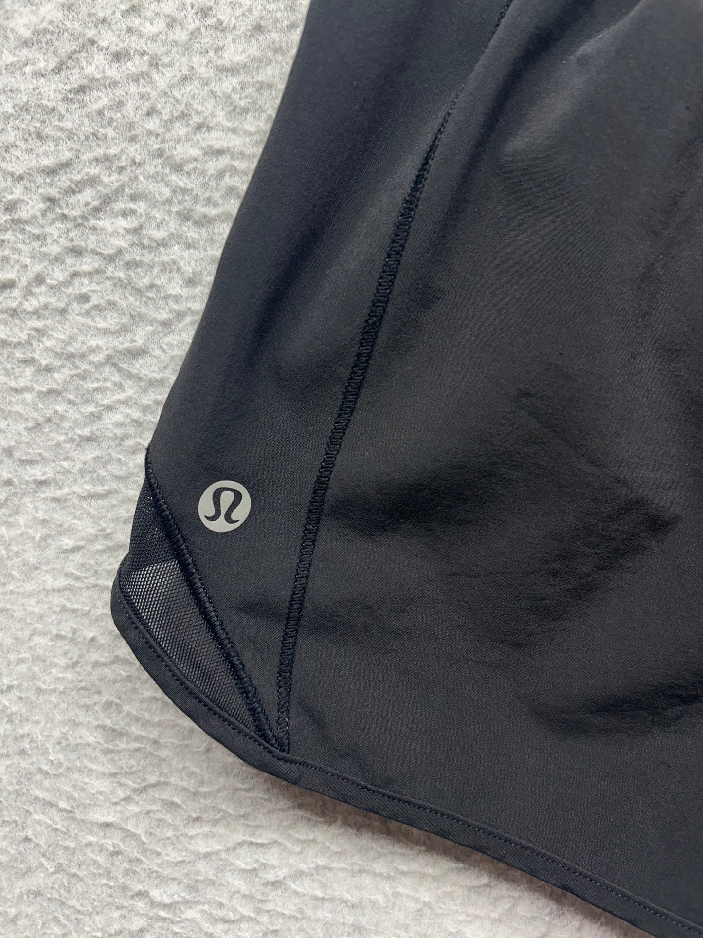Lululemon Hotty Hot Short II Long 4" Size 0 Black