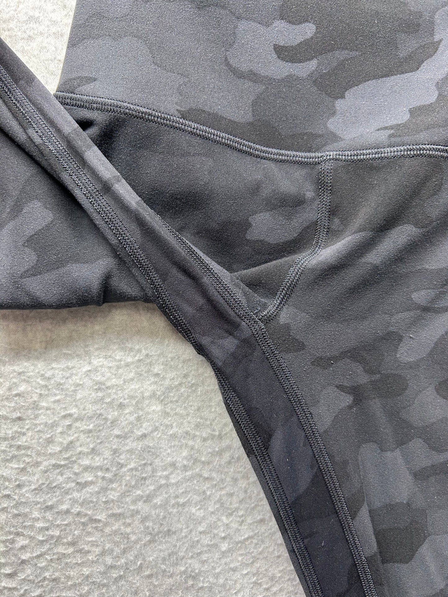 Lululemon Align Pant 27" Size 2 Heritage 365 Camo Deep Coal Multi